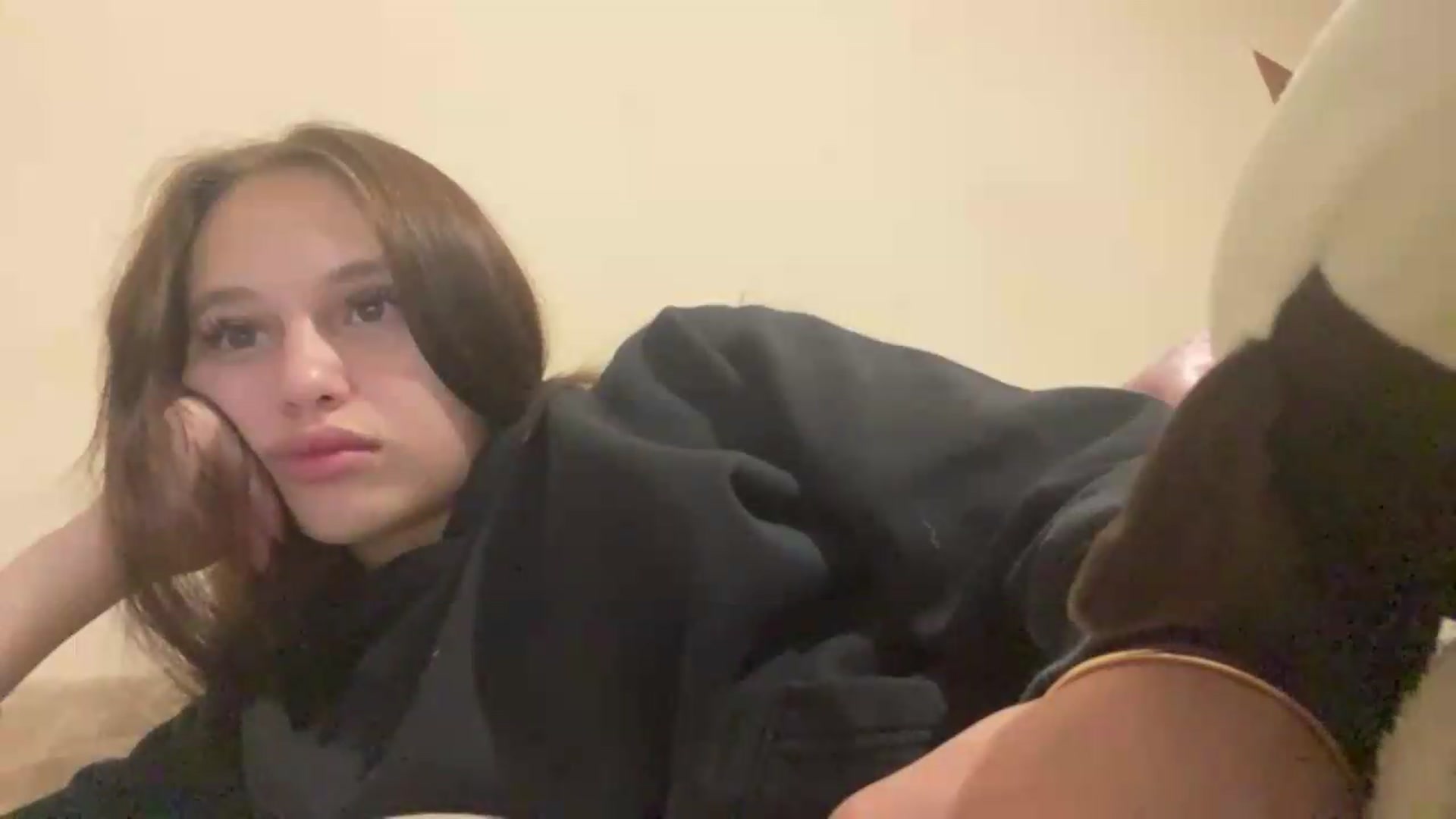 Gallery image thumbnail from irynasweetx's myfreecams stream on, 06/21/2026, 23:20 image 17 of 20