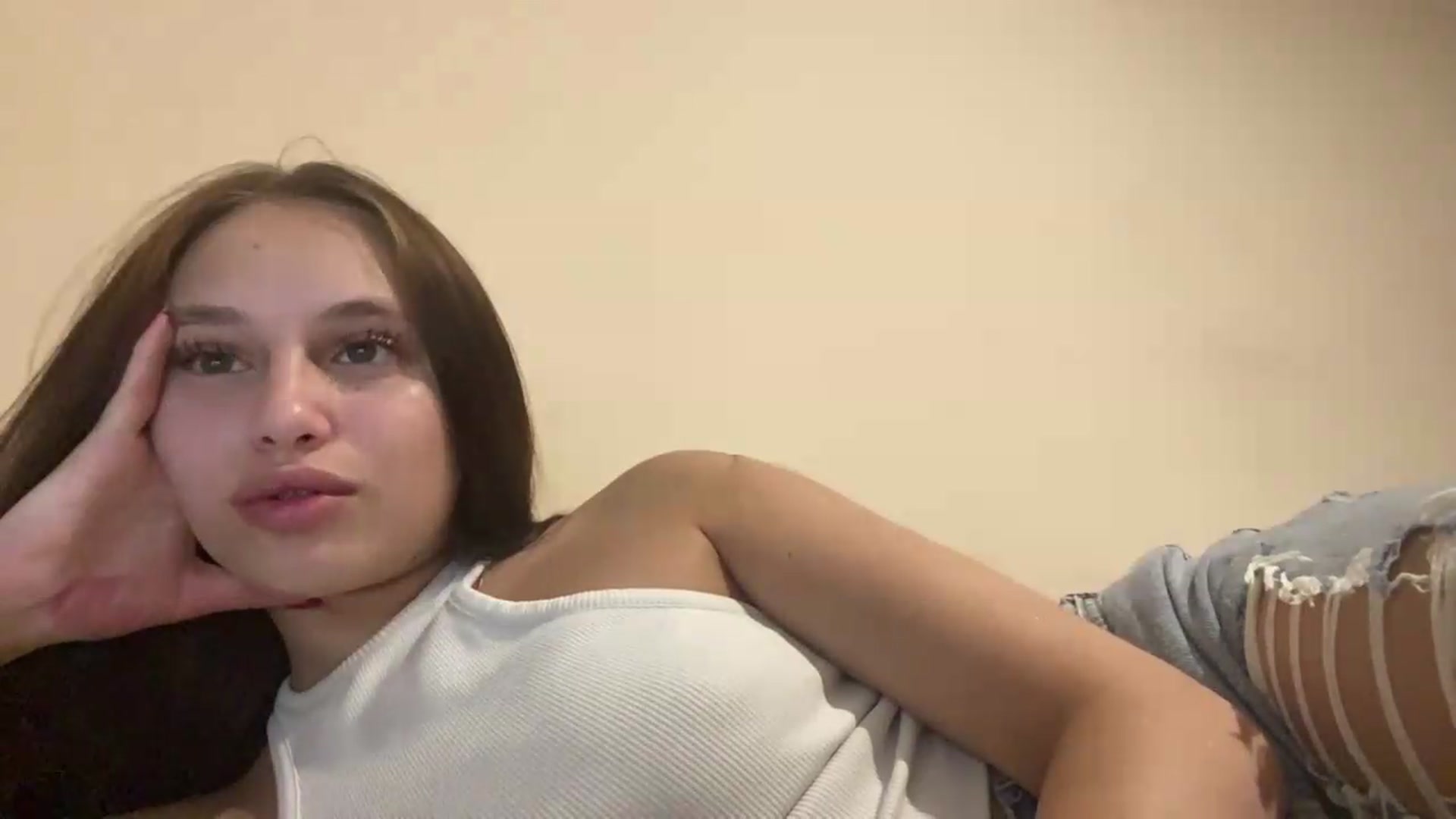 Gallery image thumbnail from irynasweetx's myfreecams stream on, 06/24/2026, 22:23 image 5 of 20