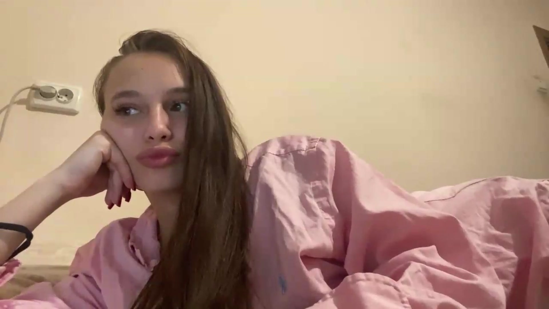 Gallery image thumbnail from irynasweetx's myfreecams stream on, 06/25/2026, 20:49 image 16 of 20