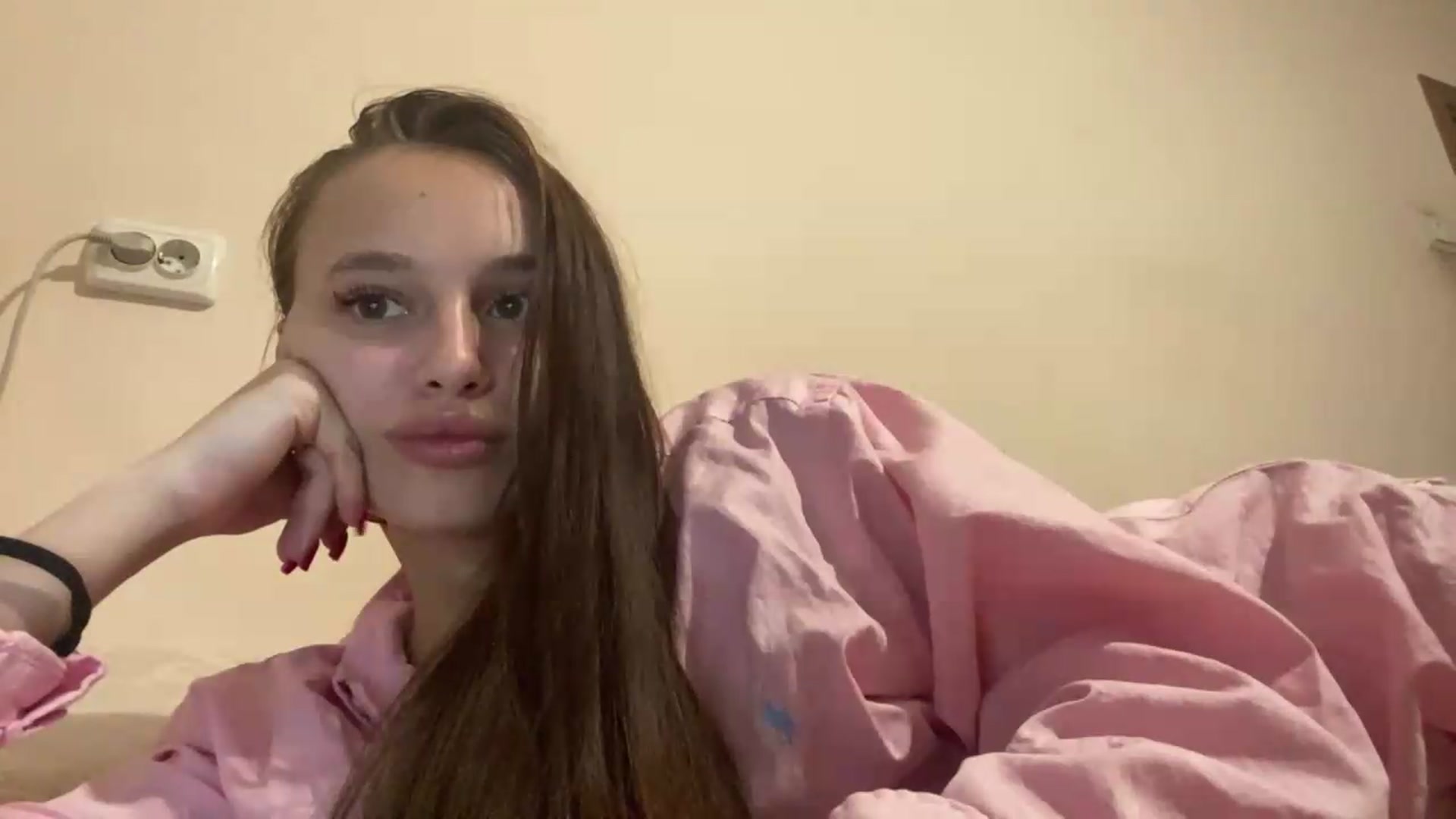 Gallery image thumbnail from irynasweetx's myfreecams stream on, 06/25/2026, 20:49 image 9 of 20