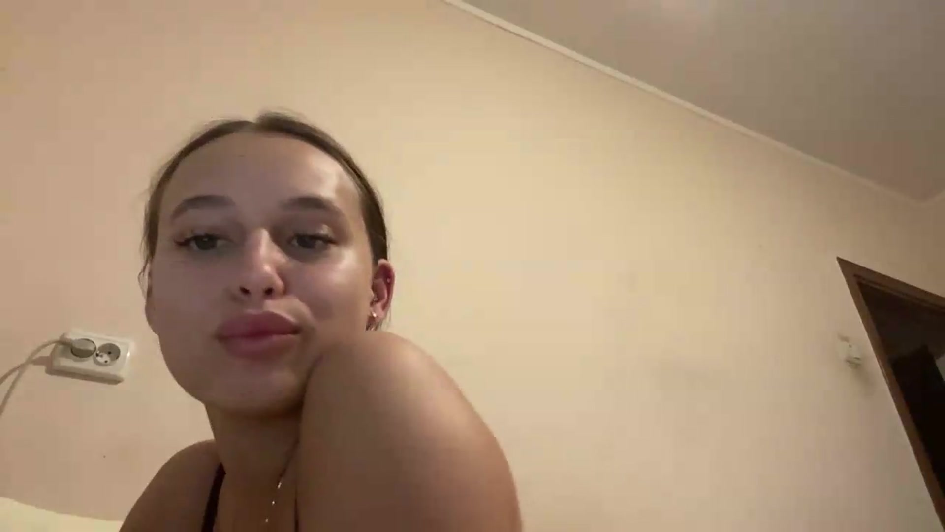 Gallery image thumbnail from irynasweetx's myfreecams stream on, 06/27/2026, 20:41 image 9 of 20