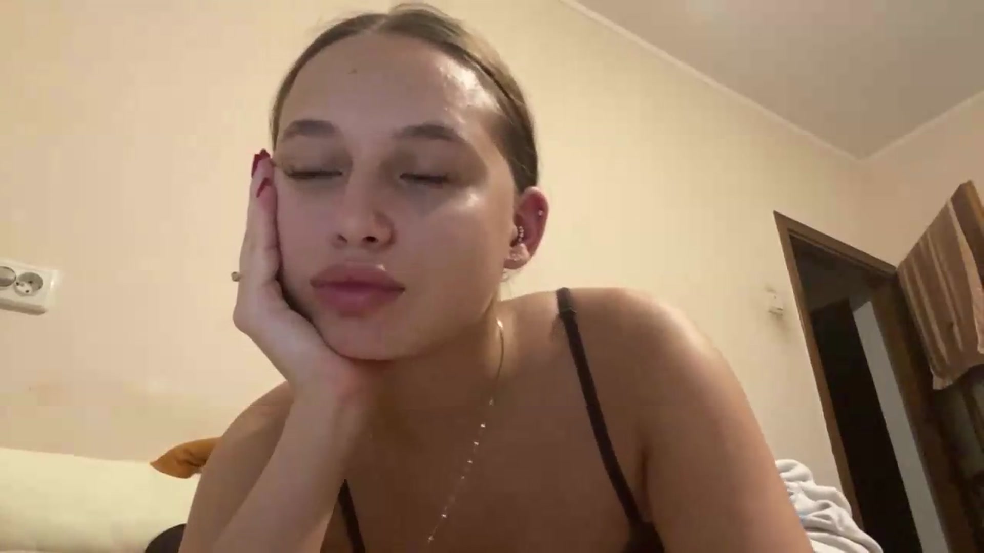 Gallery image thumbnail from irynasweetx's myfreecams stream on, 06/27/2026, 20:41 image 18 of 20