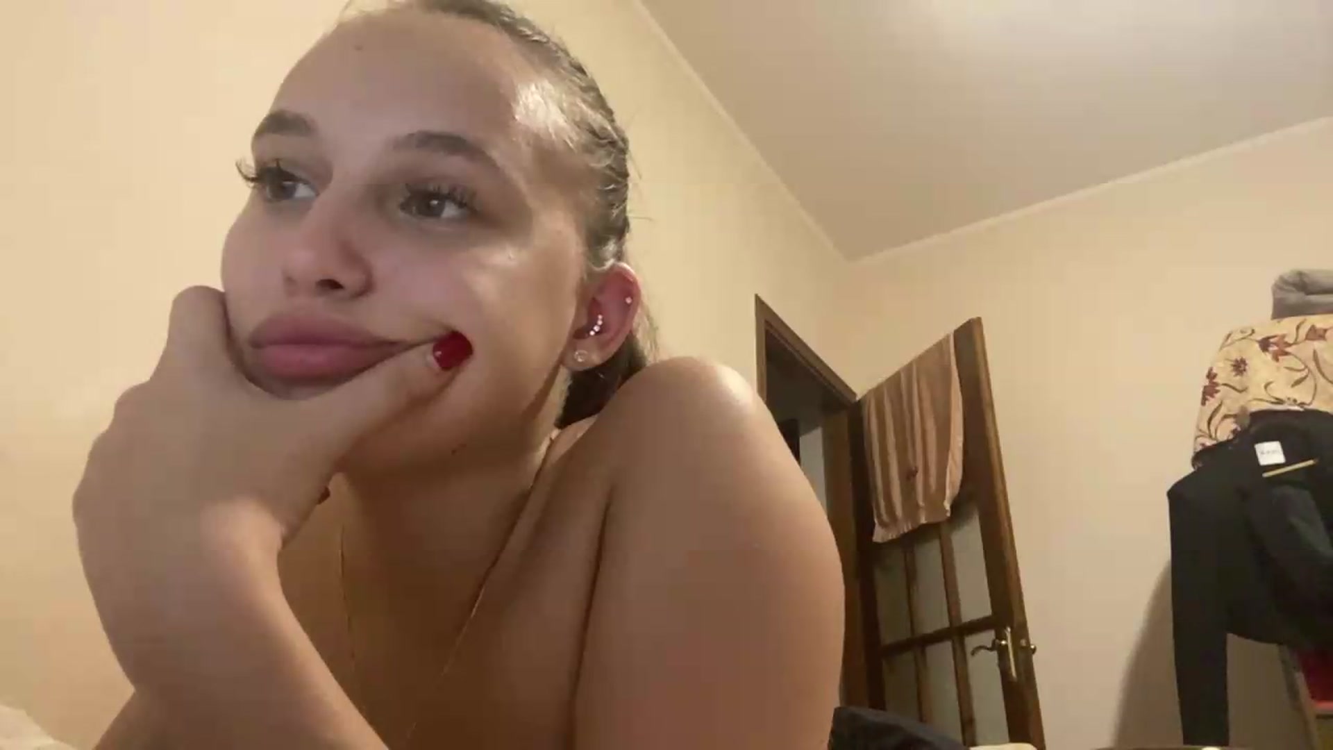 Gallery image thumbnail from irynasweetx's myfreecams stream on, 07/01/2026, 24:00 image 19 of 20