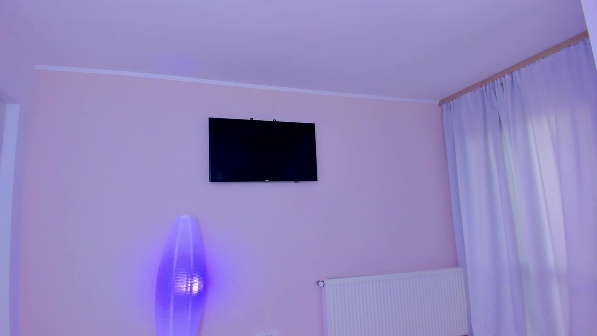 Gallery image thumbnail from itsAmy's myfreecams stream on, 06/07/2023, 16:27 image 17 of 20