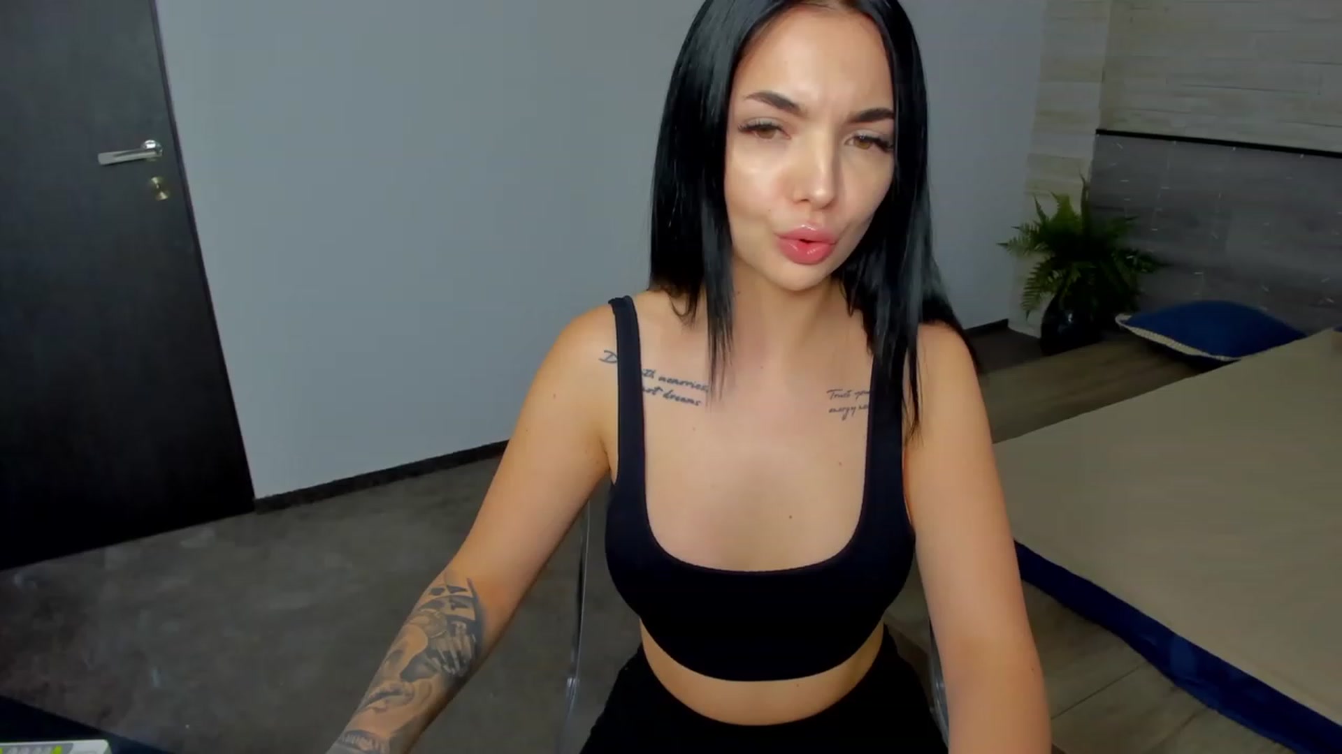 Gallery image thumbnail from itsAmy's myfreecams stream on, 10/27/2023, 07:58 image 3 of 20