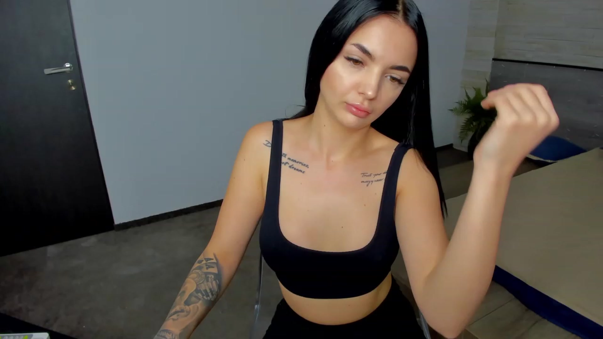 Gallery image thumbnail from itsAmy's myfreecams stream on, 10/27/2023, 07:58 image 1 of 20