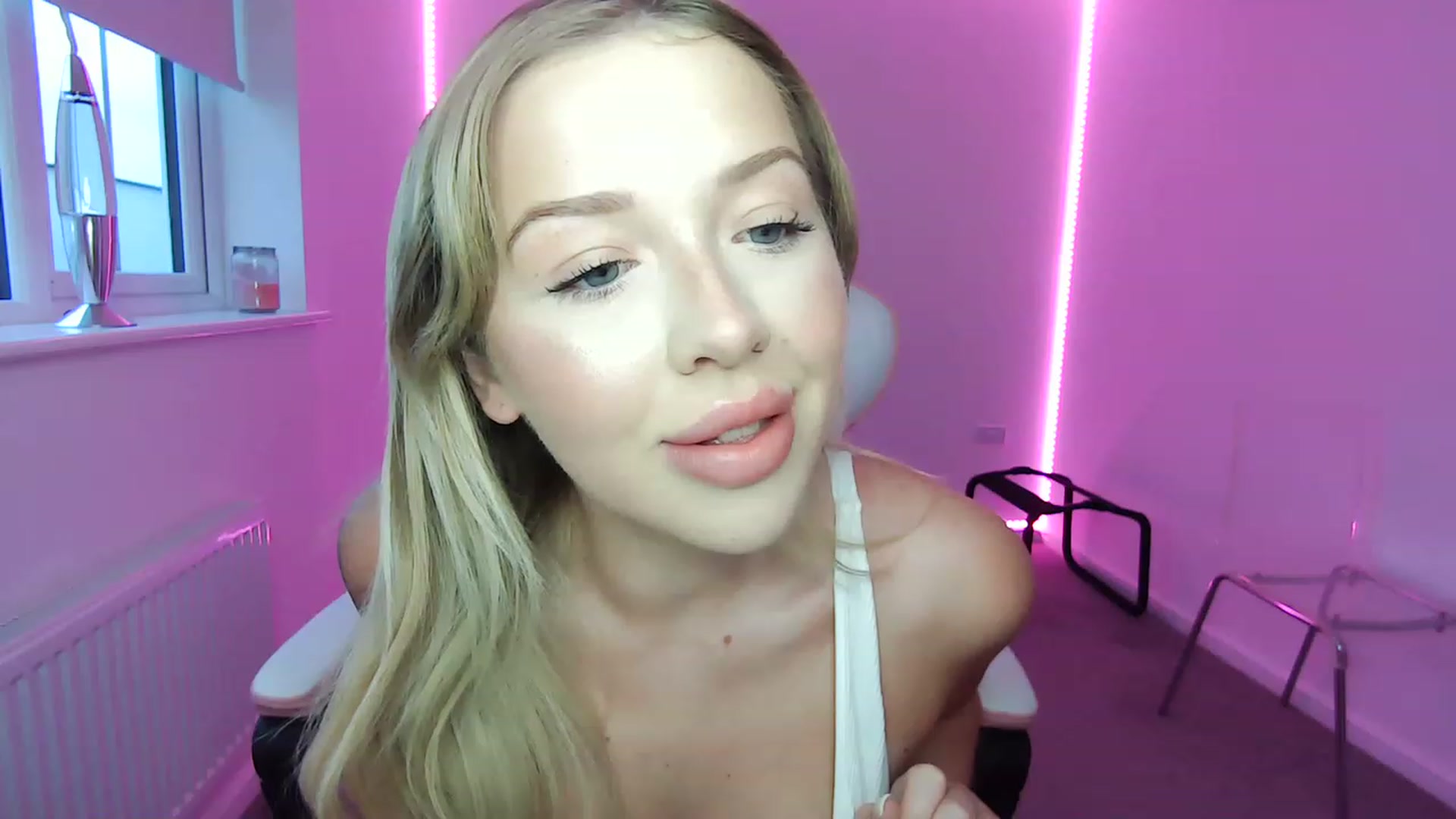 Gallery image thumbnail from itsErikaa's myfreecams stream on, 11/14/2022, 16:35 image 3 of 20