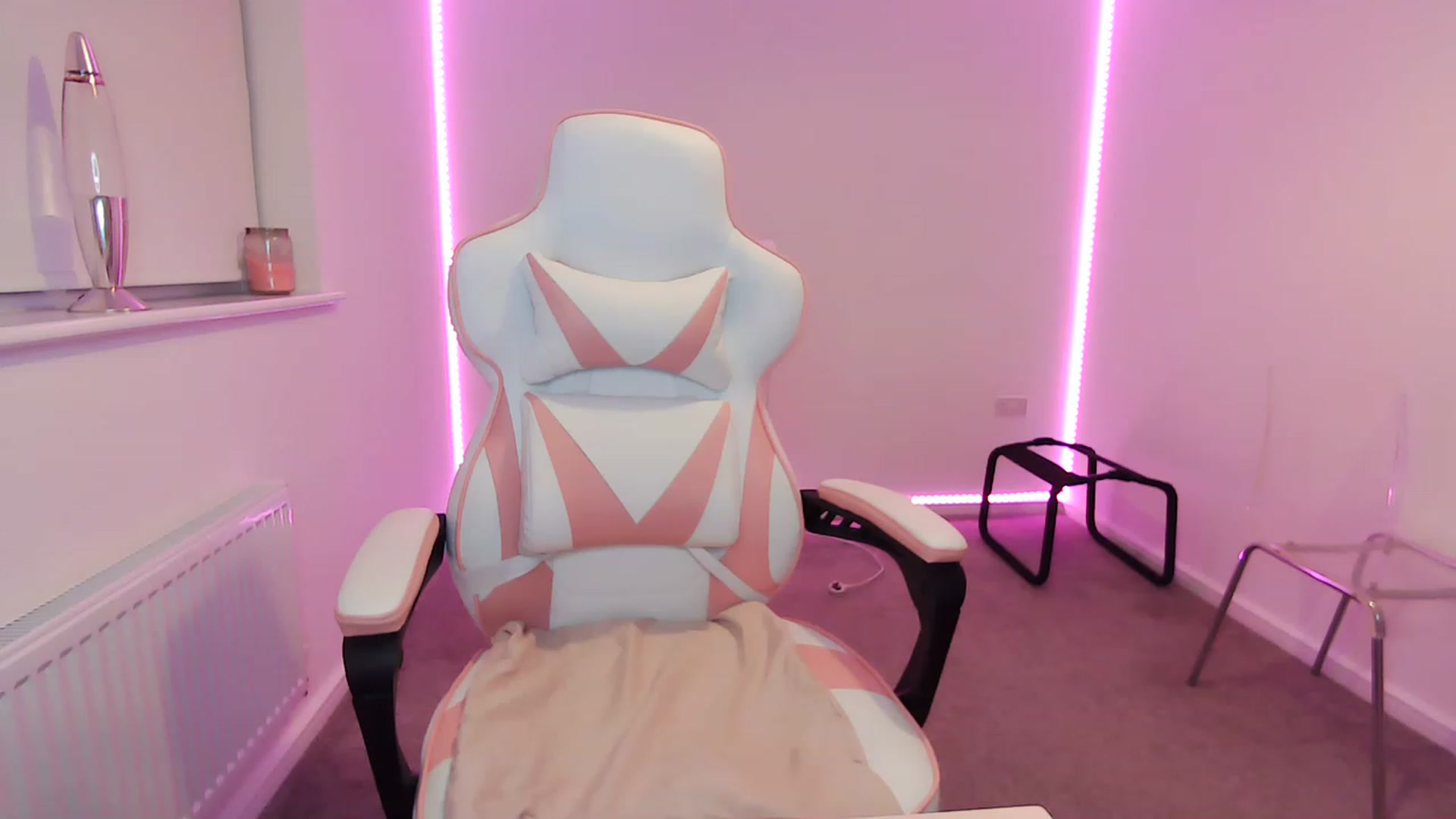 Gallery image thumbnail from itsErikaa's myfreecams stream on, 11/14/2022, 17:27 image 6 of 20