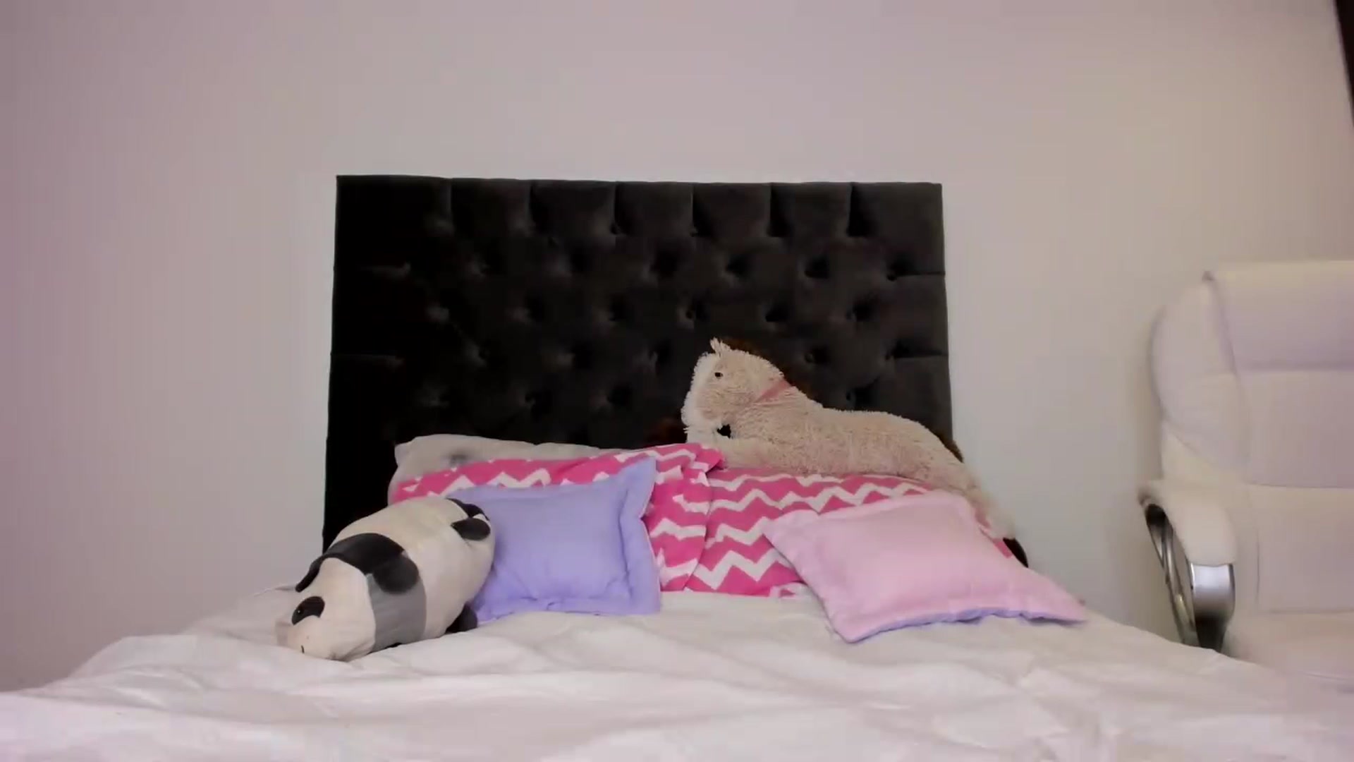 Gallery image thumbnail from its_Ari's myfreecams stream on, 11/18/2022, 24:12 image 20 of 20