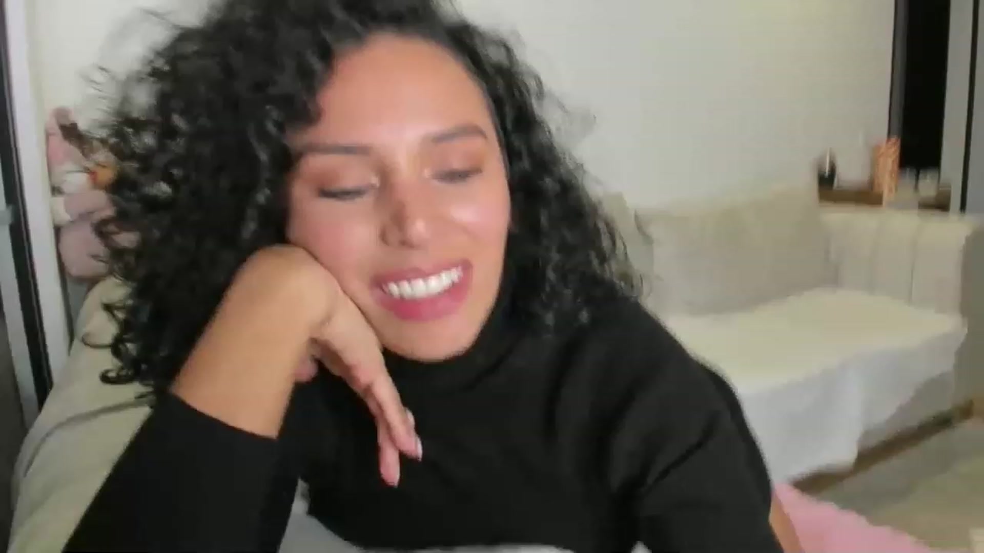 Gallery image thumbnail from its_Ari's myfreecams stream on, 12/12/2022, 02:26 image 5 of 20
