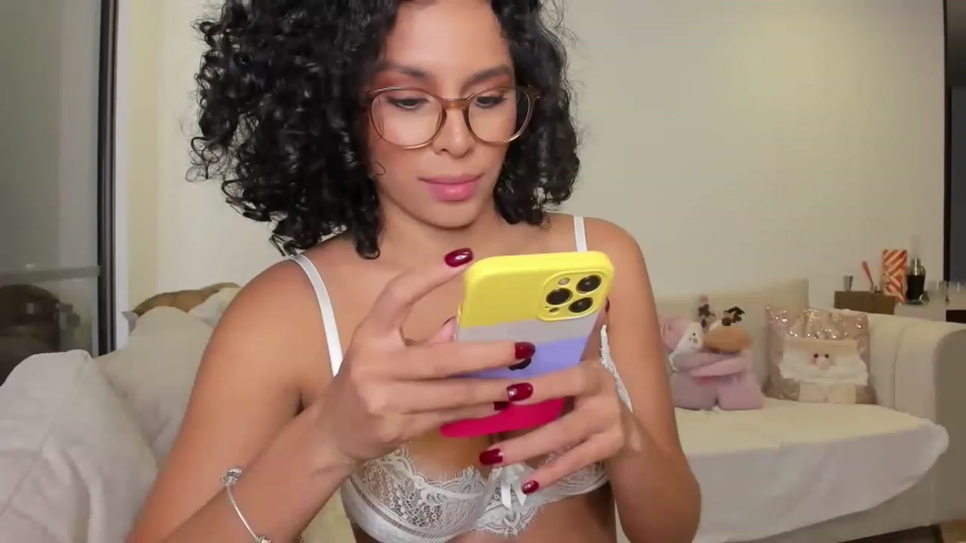 Gallery image thumbnail from its_Ari's myfreecams stream on, 12/15/2022, 24:09 image 13 of 20
