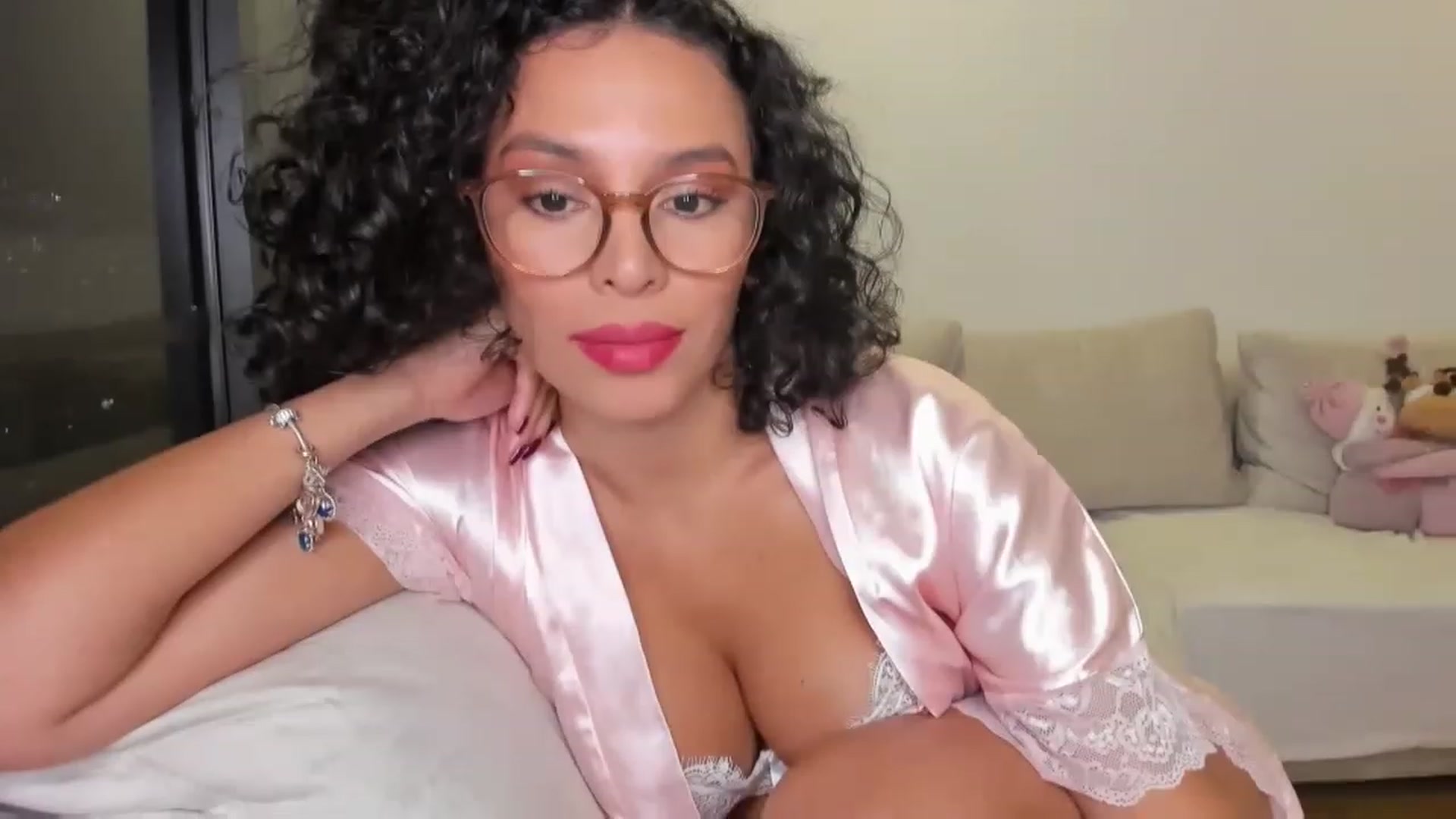 Gallery image thumbnail from its_Ari's myfreecams stream on, 12/15/2022, 01:39 image 18 of 20