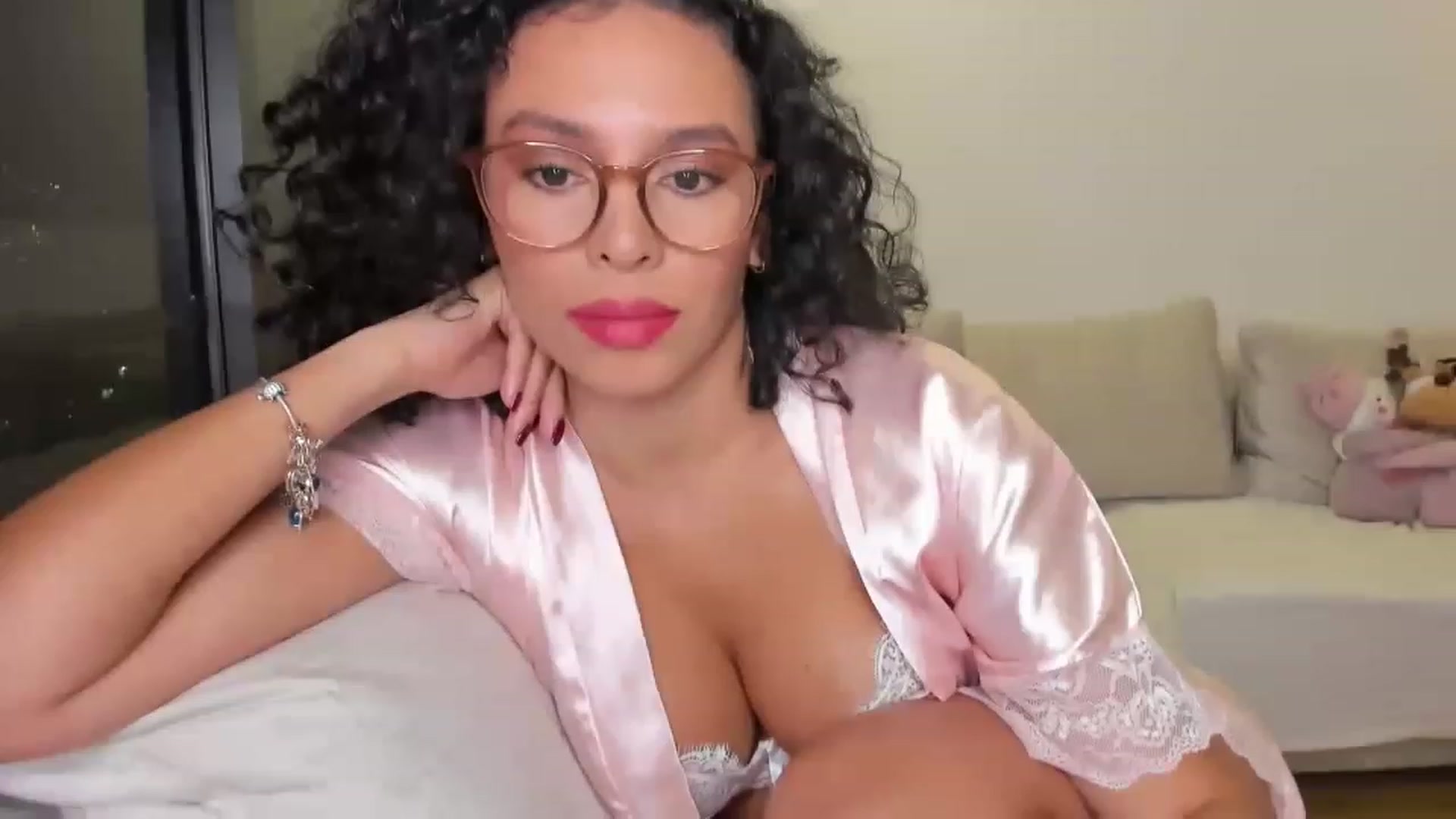 Gallery image thumbnail from its_Ari's myfreecams stream on, 12/15/2022, 01:39 image 17 of 20