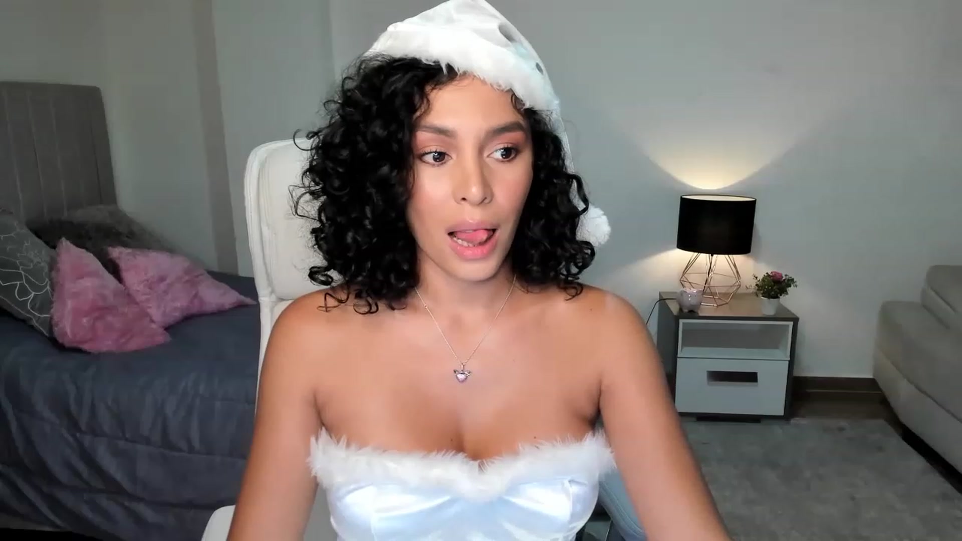 Gallery image thumbnail from its_Ari's myfreecams stream on, 12/22/2022, 23:09 image 17 of 20