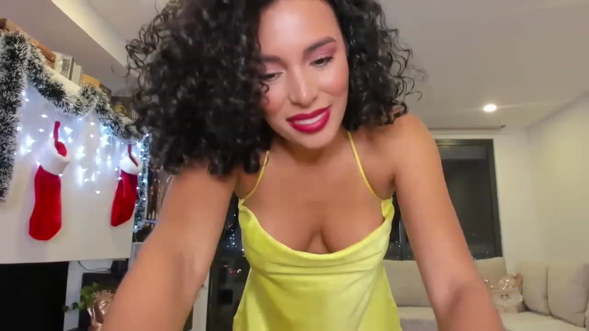 Gallery image thumbnail from its_Ari's myfreecams stream on, 12/29/2022, 02:39 image 6 of 20