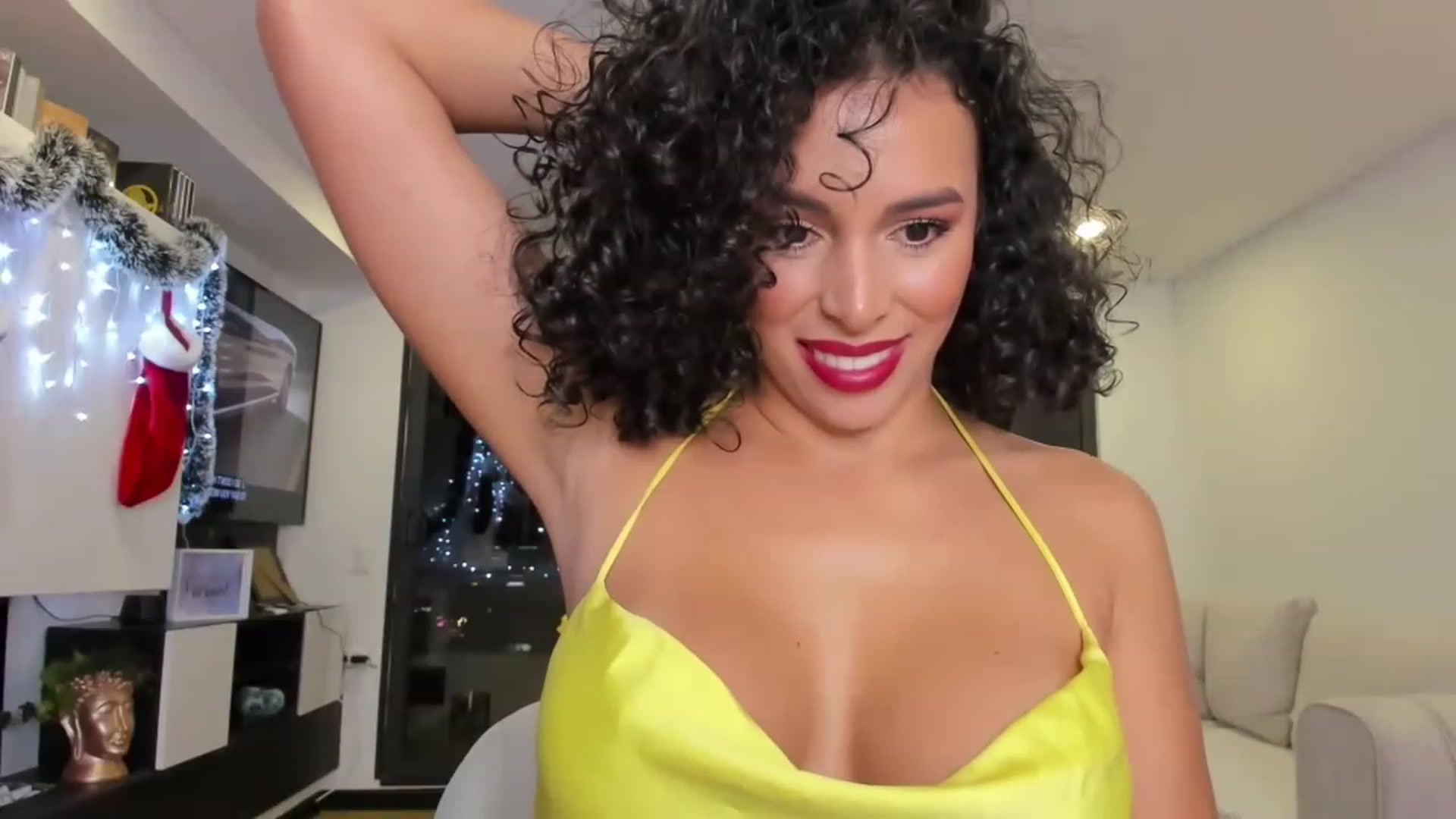 Gallery image thumbnail from its_Ari's myfreecams stream on, 12/29/2022, 02:39 image 9 of 20