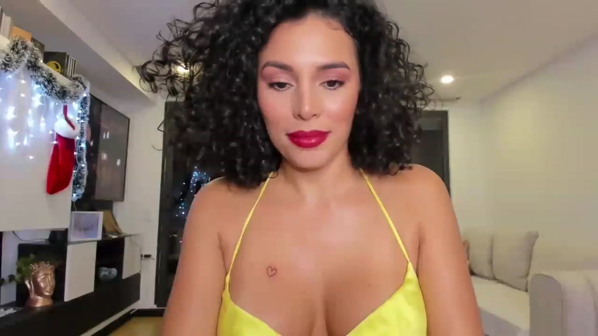 Gallery image thumbnail from its_Ari's myfreecams stream on, 12/29/2022, 03:52 image 11 of 20
