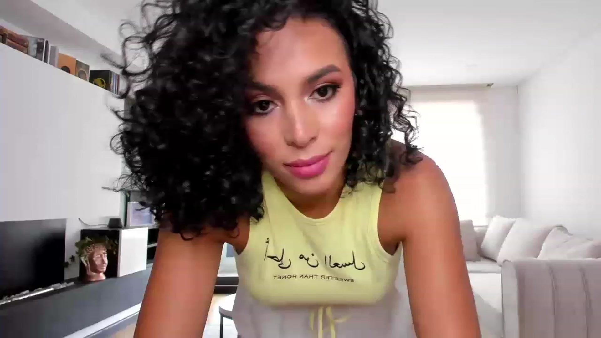 Gallery image thumbnail from its_Ari's myfreecams stream on, 01/09/2023, 21:51 image 2 of 20