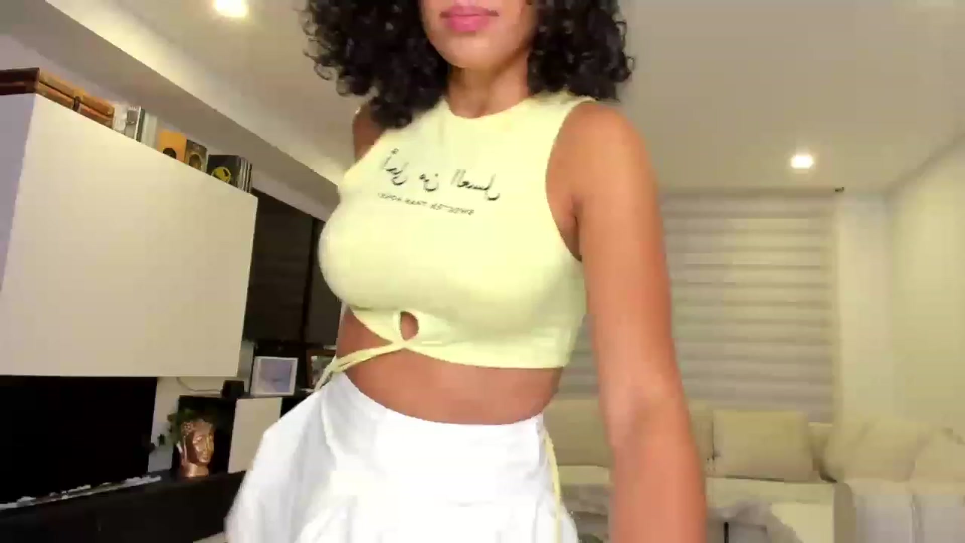 Gallery image thumbnail from its_Ari's myfreecams stream on, 01/10/2023, 01:16 image 10 of 20