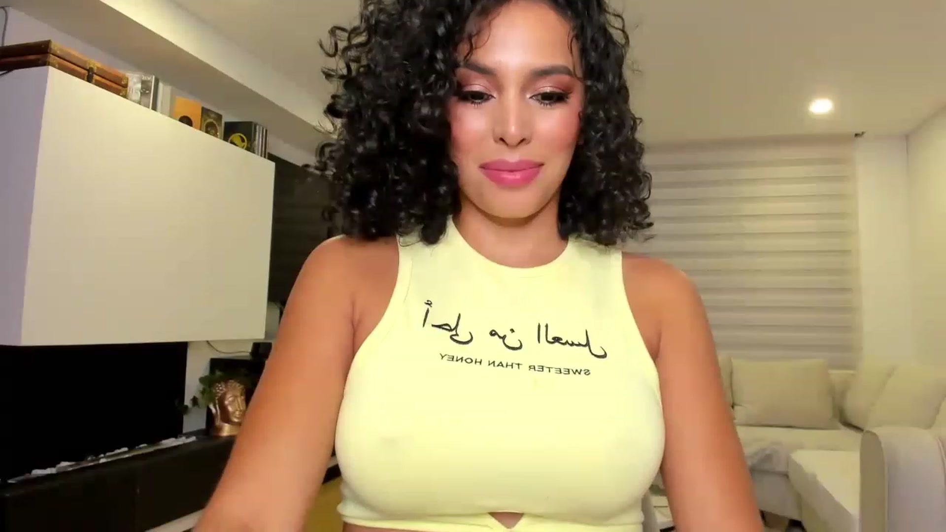 Gallery image thumbnail from its_Ari's myfreecams stream on, 01/10/2023, 01:11 image 8 of 20