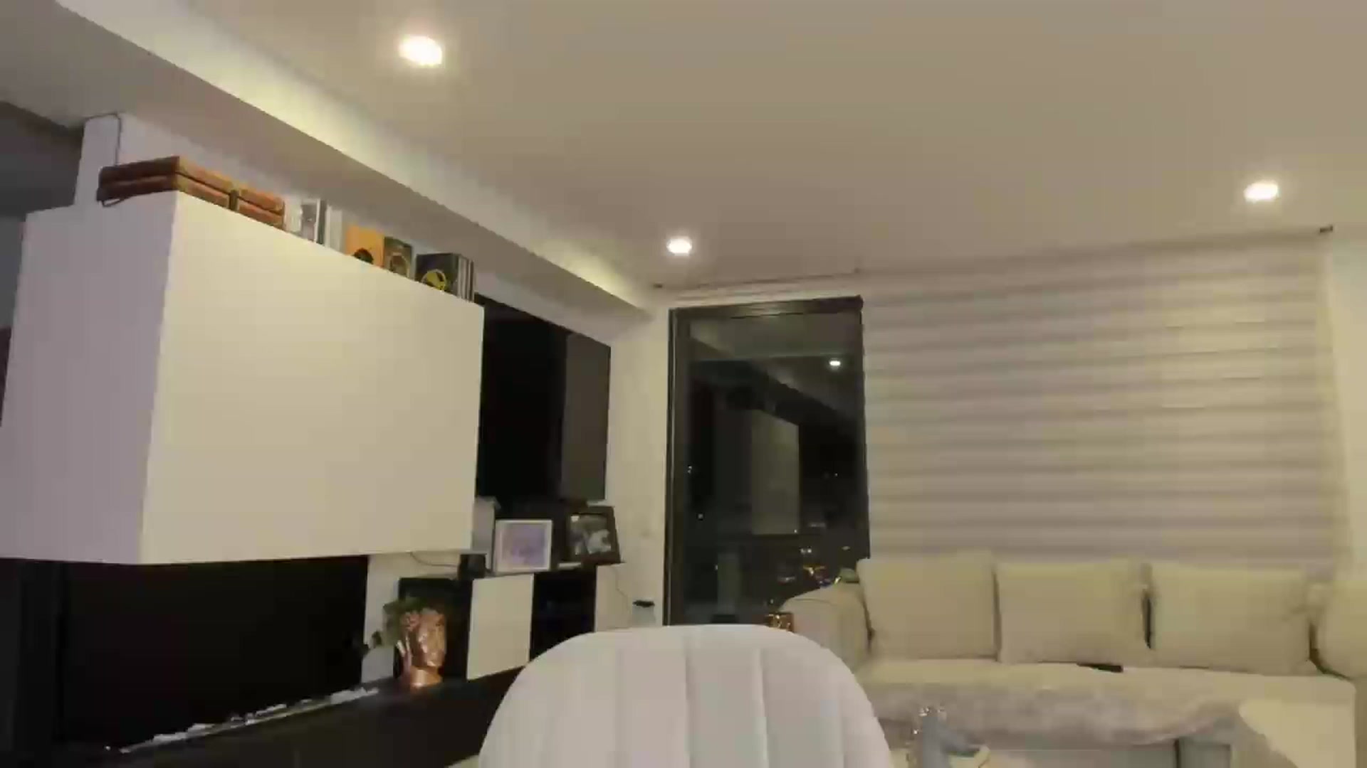 Gallery image thumbnail from its_Ari's myfreecams stream on, 01/12/2023, 02:09 image 16 of 20
