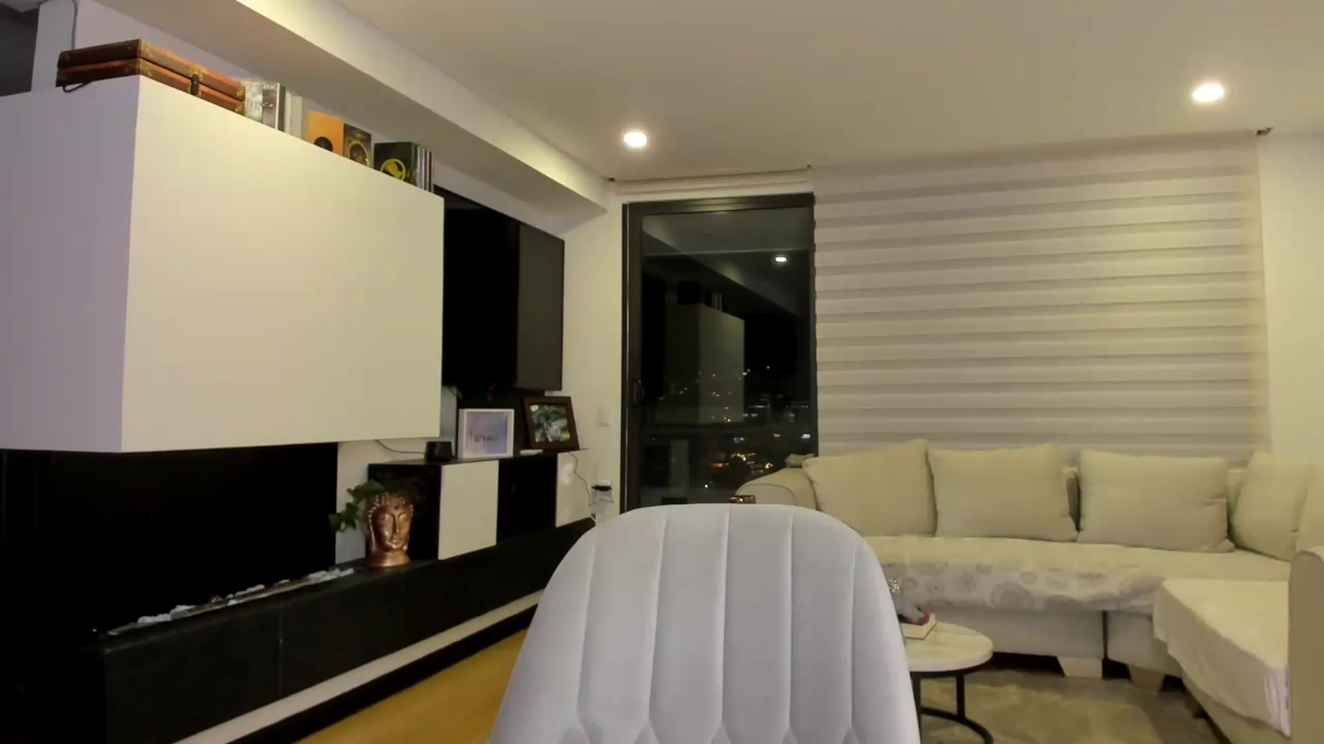 Gallery image thumbnail from its_Ari's myfreecams stream on, 01/13/2023, 24:05 image 16 of 20