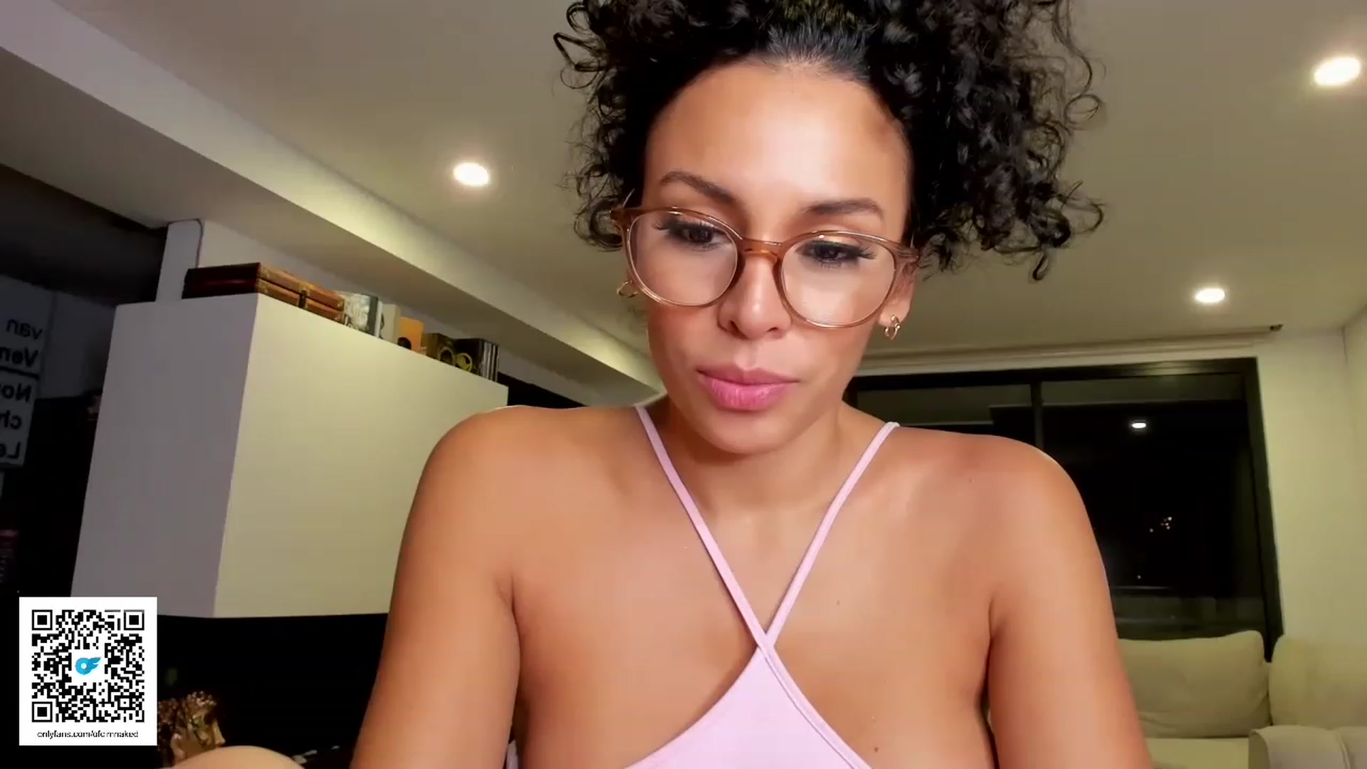 Gallery image thumbnail from its_Ari's myfreecams stream on, 04/25/2023, 04:27 image 9 of 20
