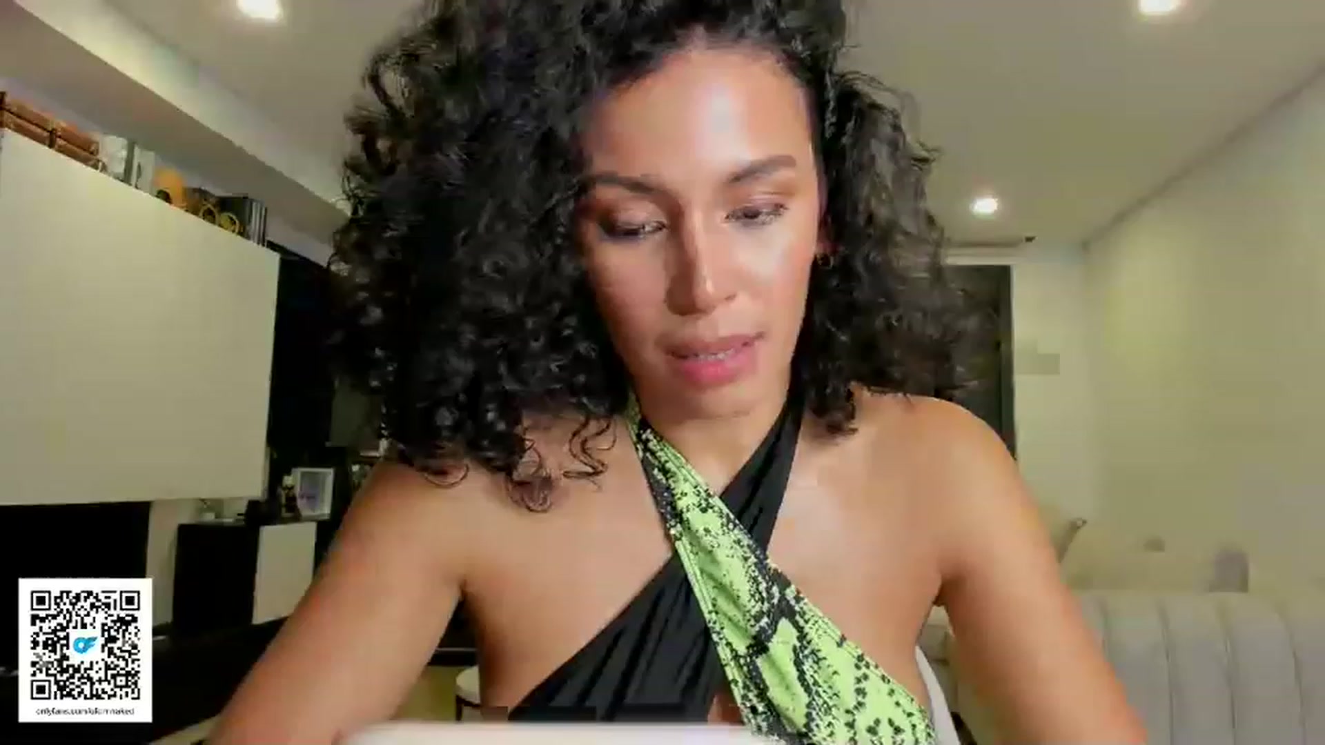 Gallery image thumbnail from its_Ari's myfreecams stream on, 04/29/2023, 24:55 image 11 of 20