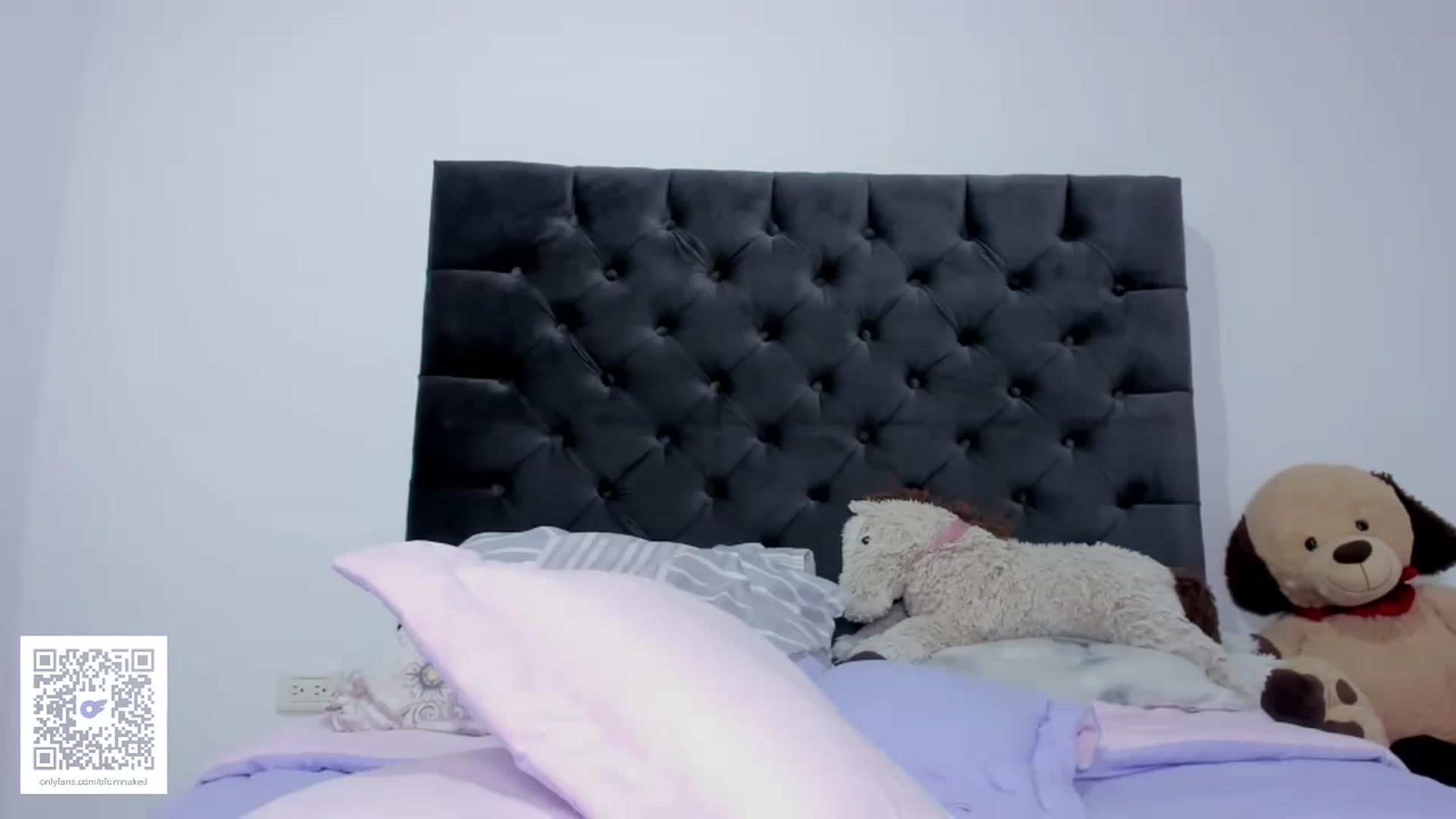 Gallery image thumbnail from its_Ari's myfreecams stream on, 08/10/2023, 24:51 image 3 of 20