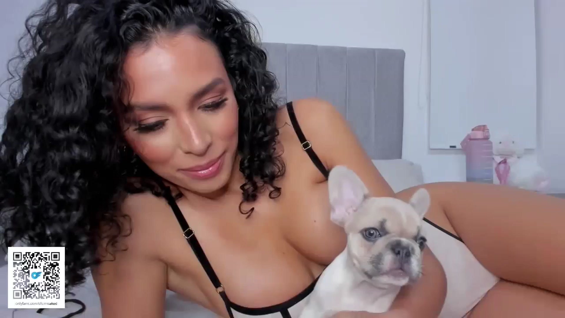 Gallery image thumbnail from its_Ari's myfreecams stream on, 08/27/2023, 24:40 image 17 of 20