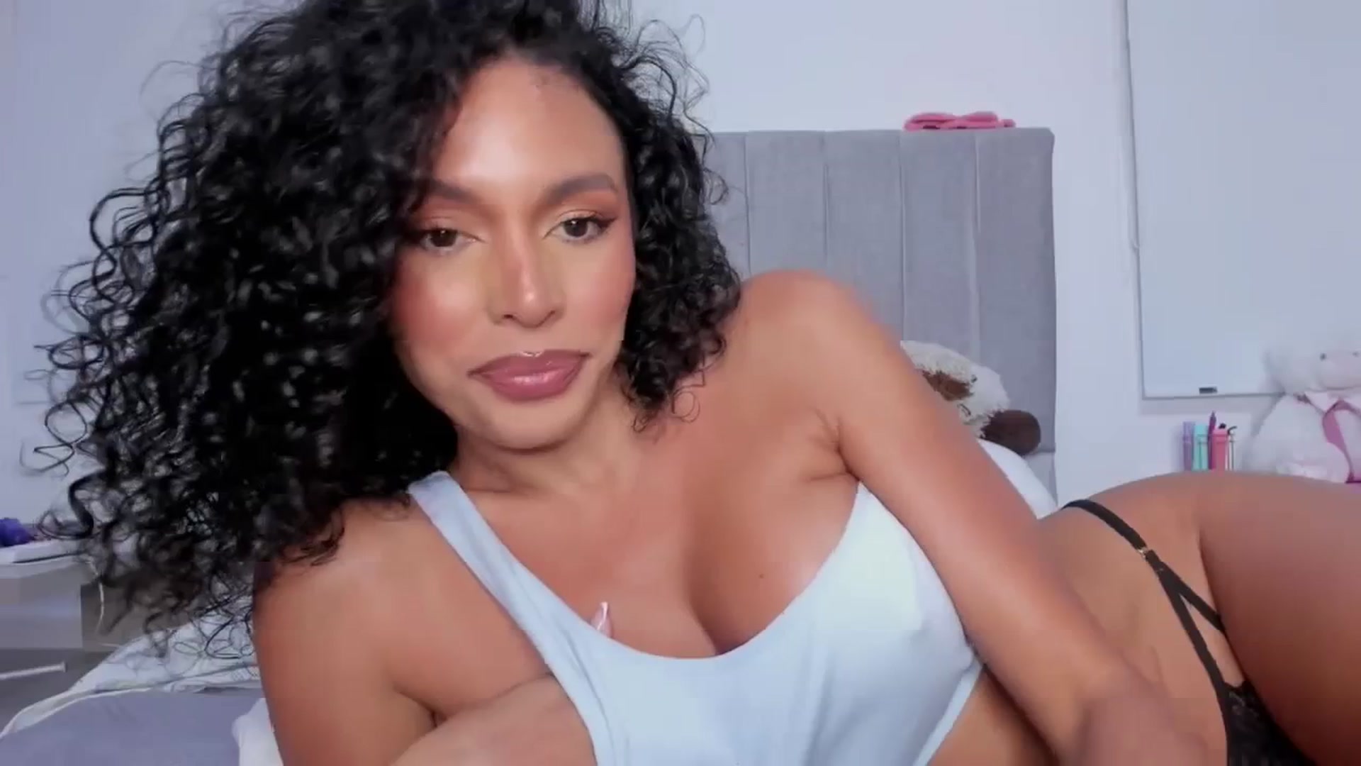 Gallery image thumbnail from its_Ari's myfreecams stream on, 10/11/2023, 01:32 image 3 of 20