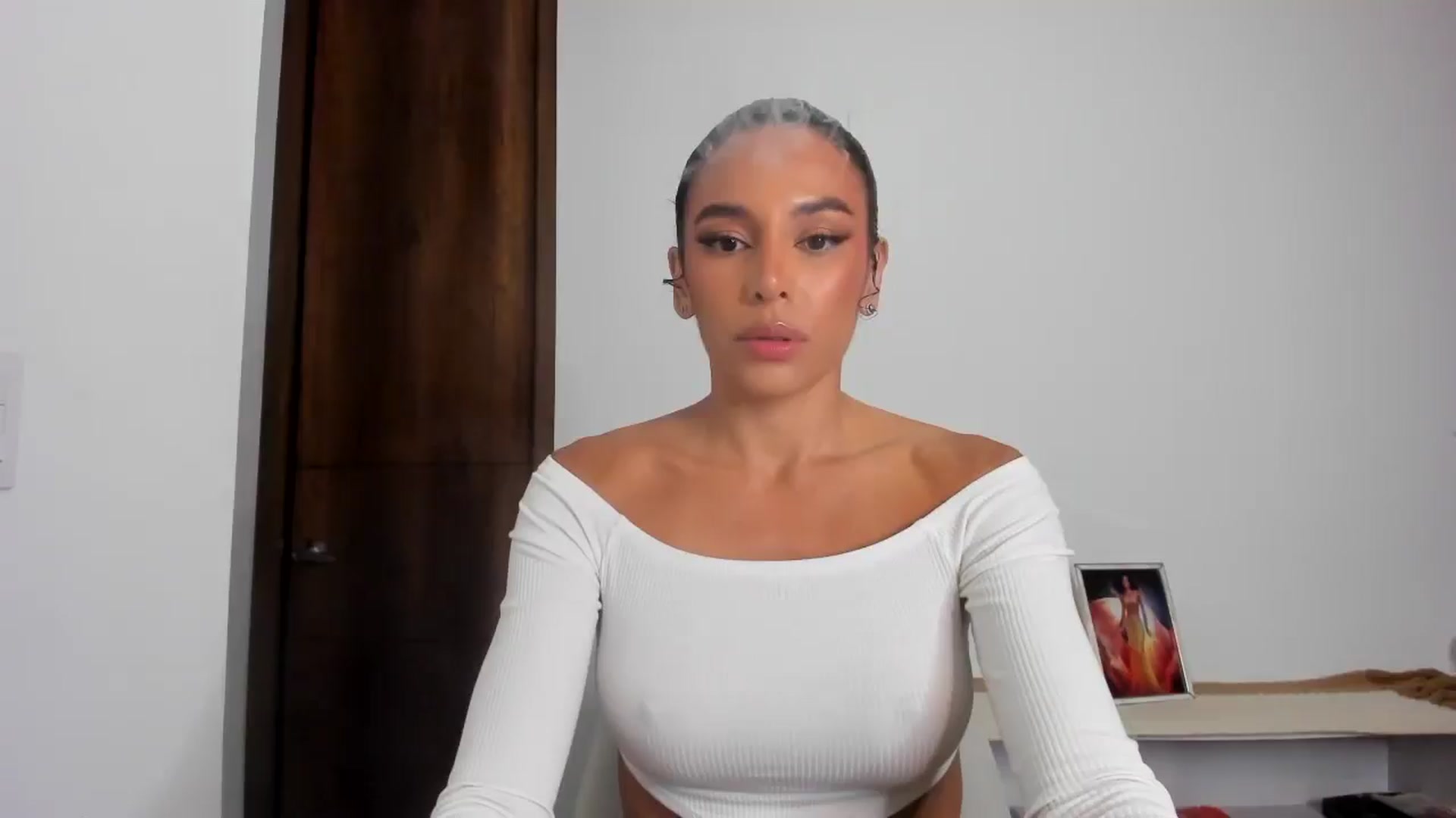 Gallery image thumbnail from its_Ari's myfreecams stream on, 02/18/2025, 23:57 image 1 of 20