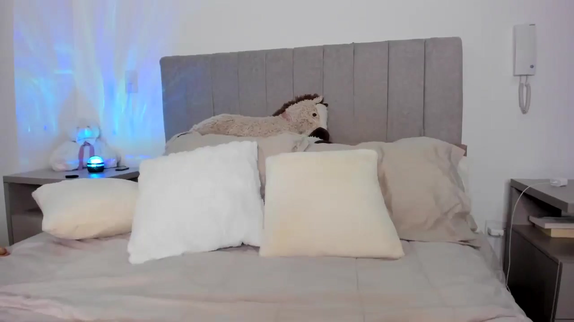 Gallery image thumbnail from its_Ari's myfreecams stream on, 03/10/2025, 23:15 image 8 of 20