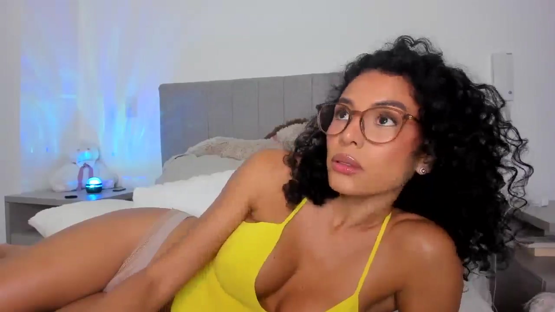 Gallery image thumbnail from its_Ari's myfreecams stream on, 03/10/2025, 23:15 image 2 of 20
