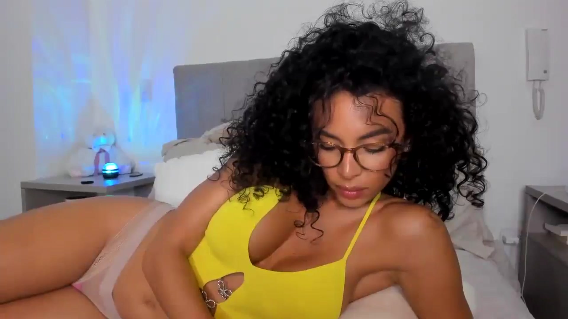 Gallery image thumbnail from its_Ari's myfreecams stream on, 03/11/2025, 24:24 image 19 of 20