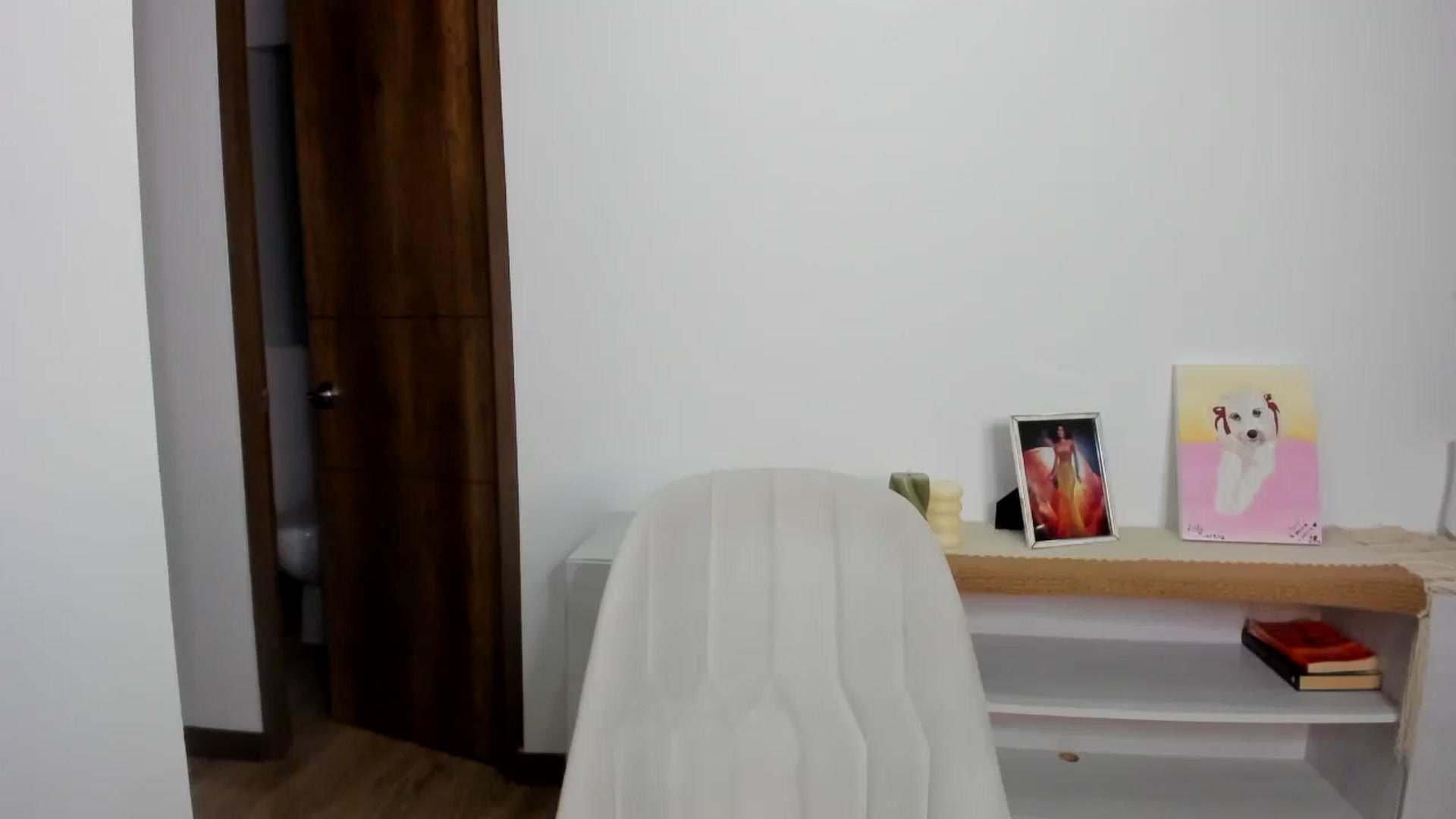 Gallery image thumbnail from its_Ari's myfreecams stream on, 03/12/2025, 24:35 image 18 of 20