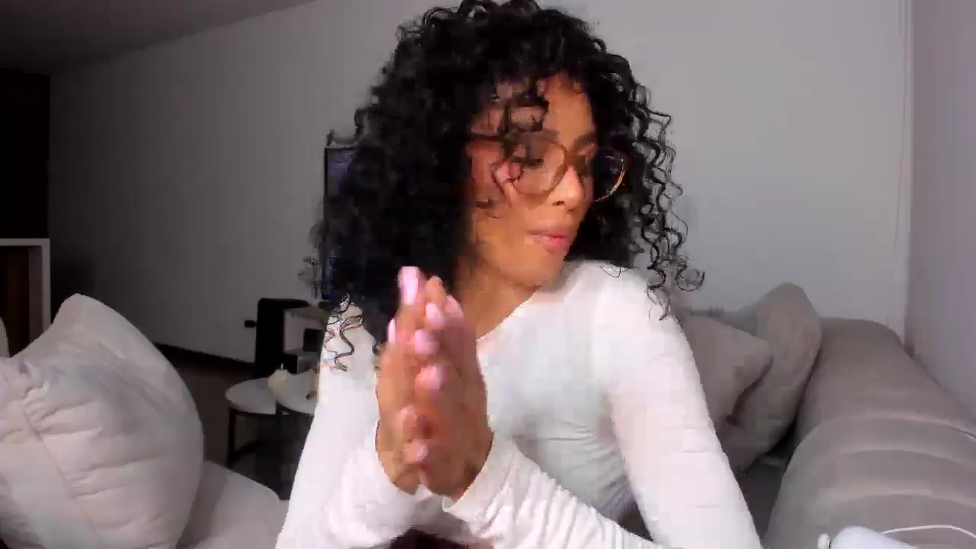 Gallery image thumbnail from its_Ari's myfreecams stream on, 03/17/2025, 24:01 image 15 of 20