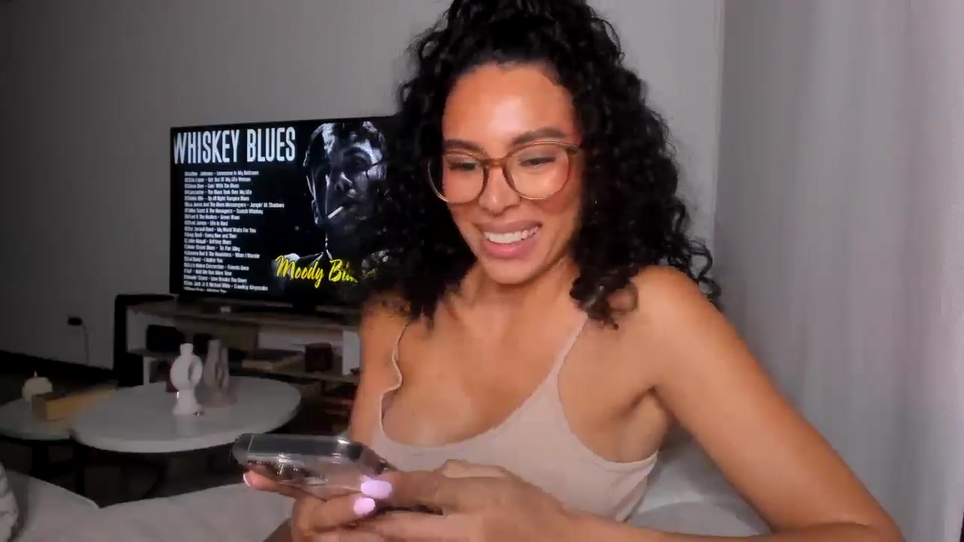 Gallery image thumbnail from its_Ari's myfreecams stream on, 03/18/2025, 23:59 image 12 of 20
