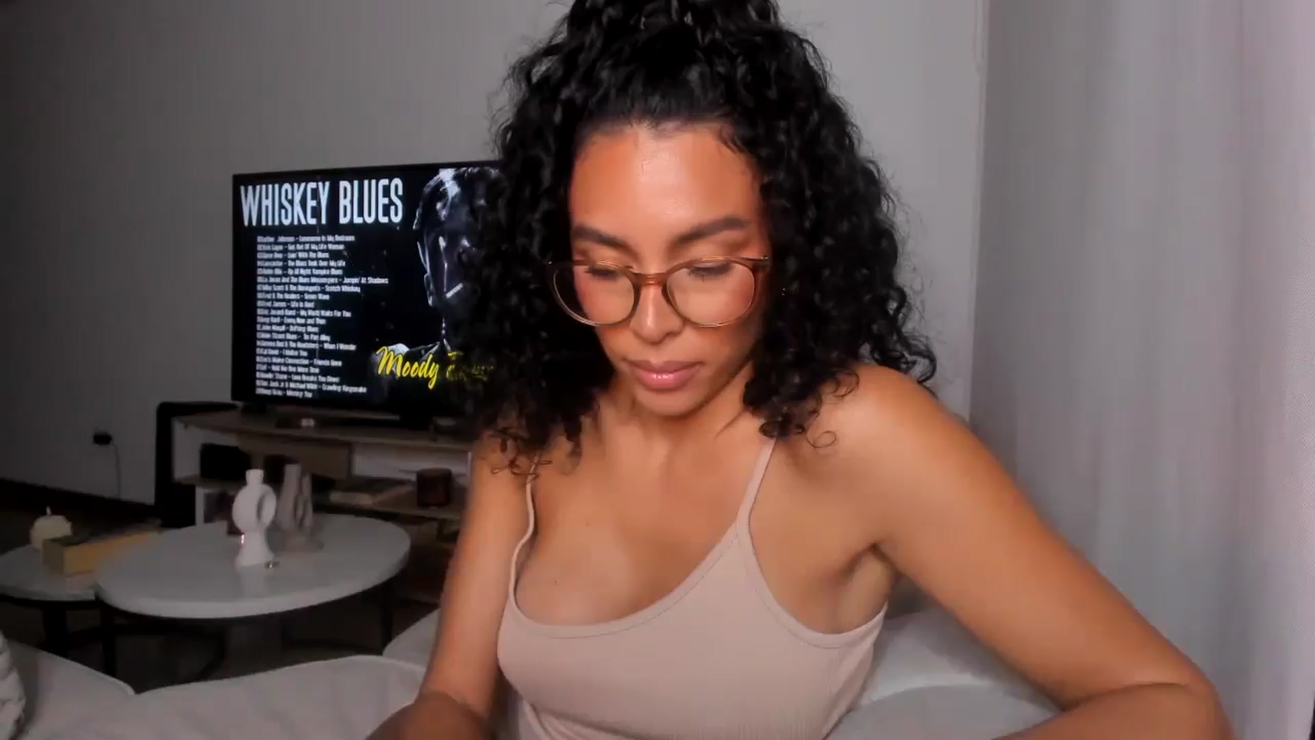 Gallery image thumbnail from its_Ari's myfreecams stream on, 03/18/2025, 23:59 image 15 of 20