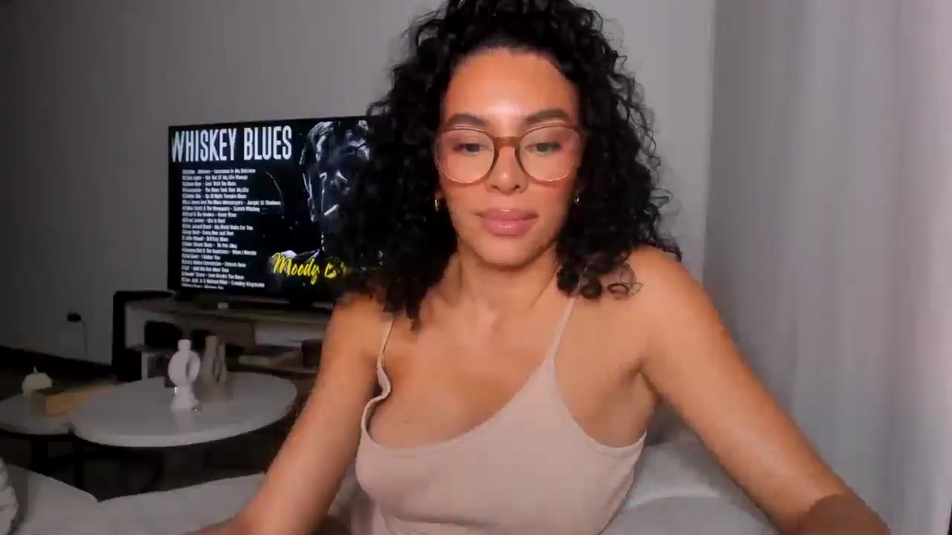 Gallery image thumbnail from its_Ari's myfreecams stream on, 03/18/2025, 23:59 image 14 of 20
