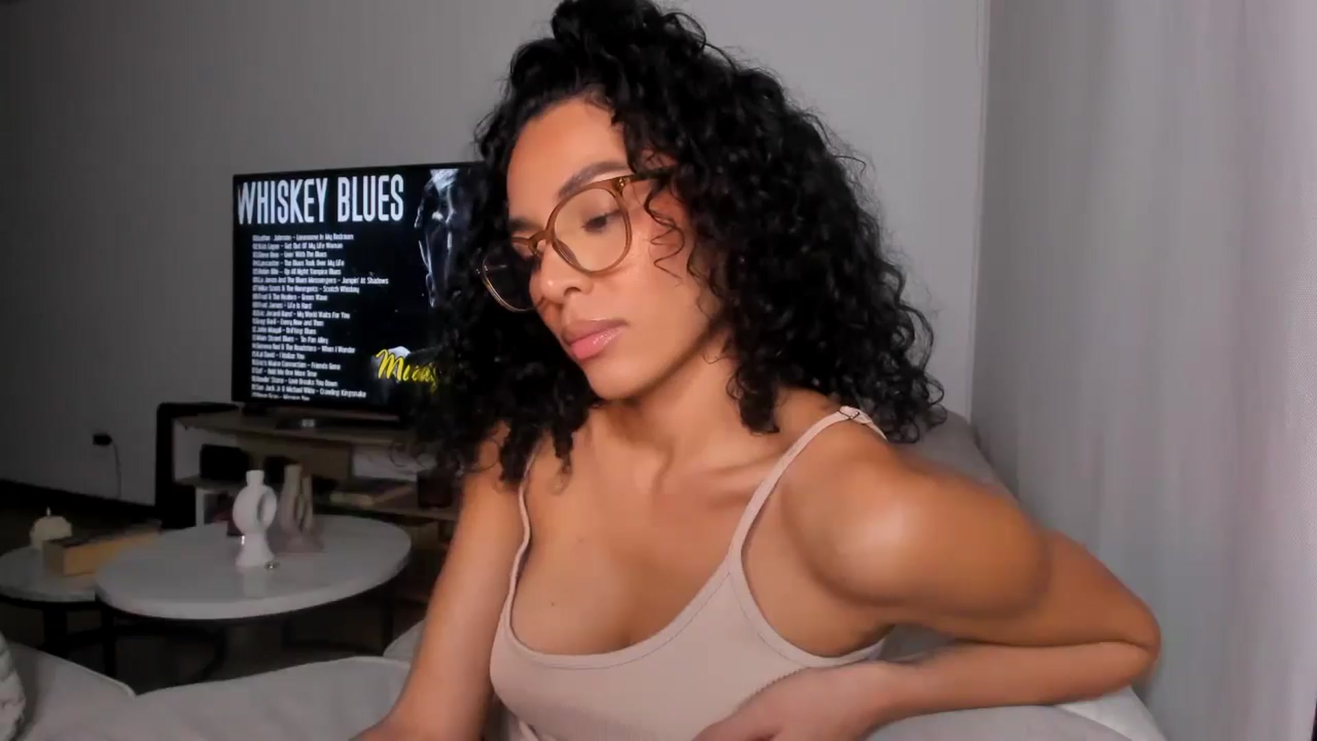 Gallery image thumbnail from its_Ari's myfreecams stream on, 03/18/2025, 23:59 image 16 of 20