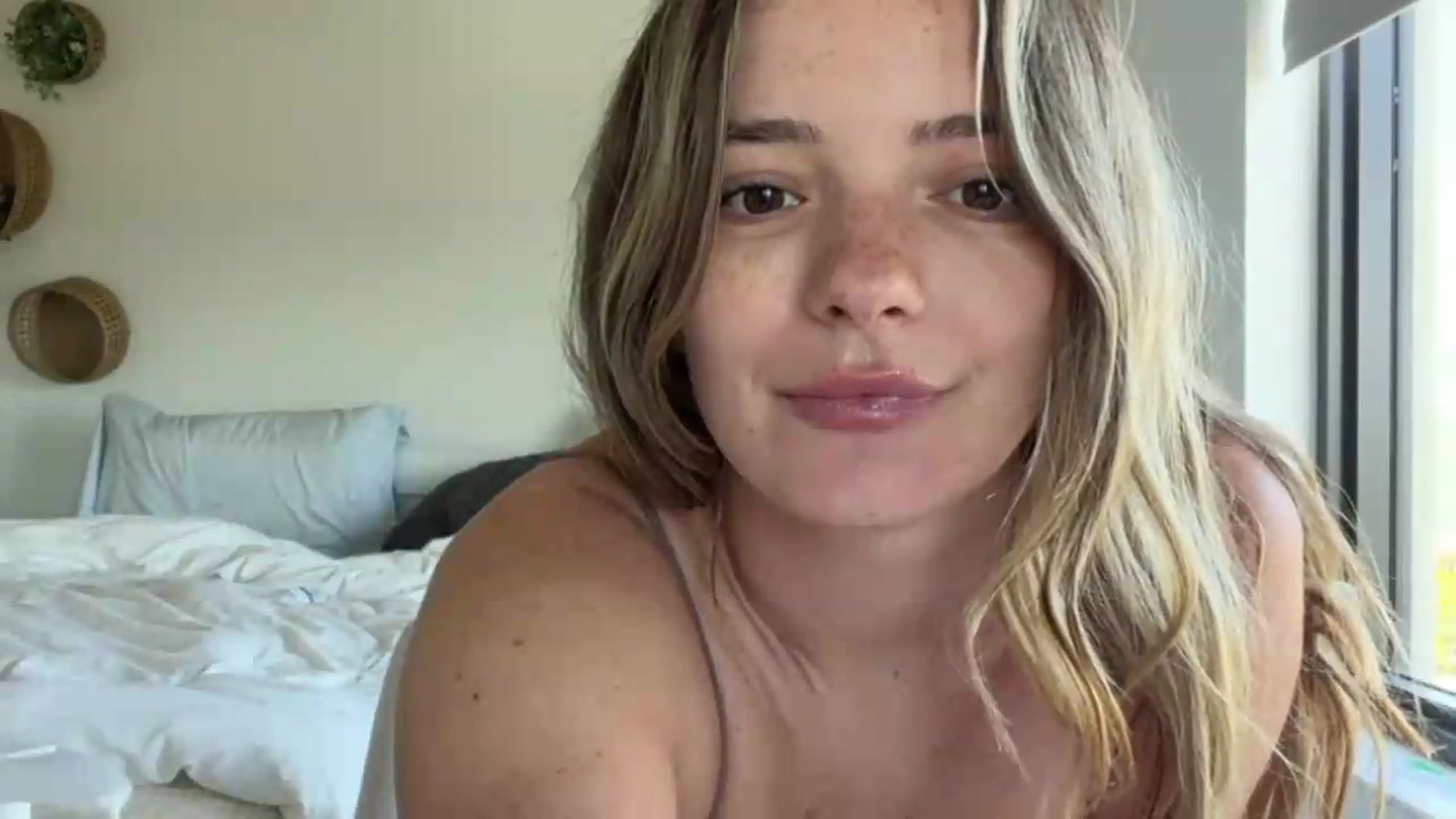 Gallery image thumbnail from itslibby's myfreecams stream on, 06/29/2026, 16:45 image 14 of 20