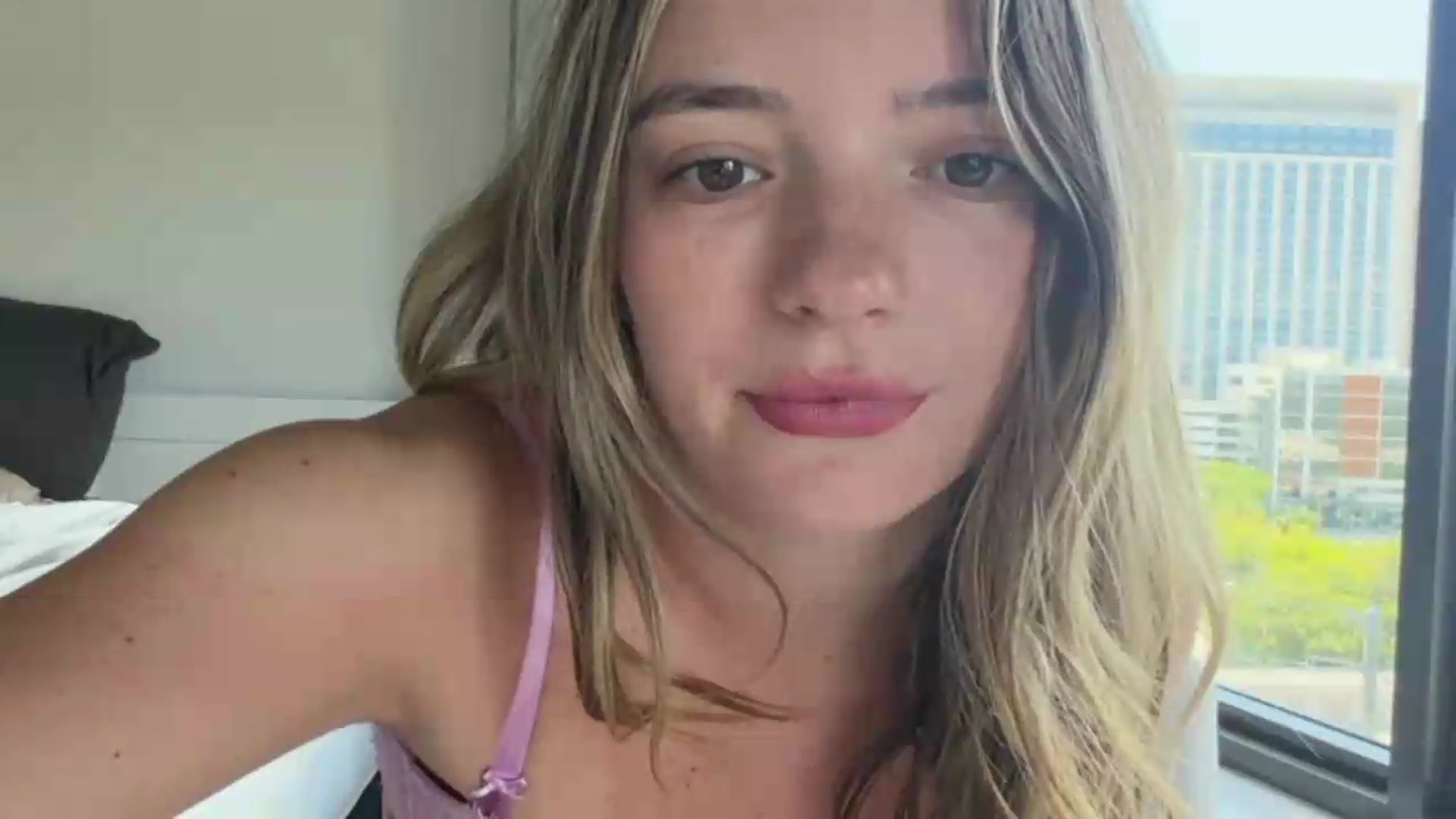 Gallery image thumbnail from itslibby's myfreecams stream on, 06/30/2026, 15:26 image 12 of 20