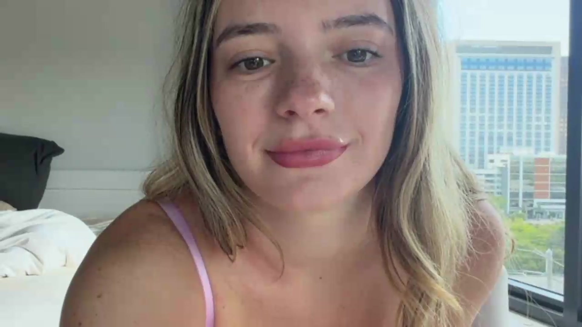 Gallery image thumbnail from itslibby's myfreecams stream on, 06/30/2026, 15:26 image 16 of 20