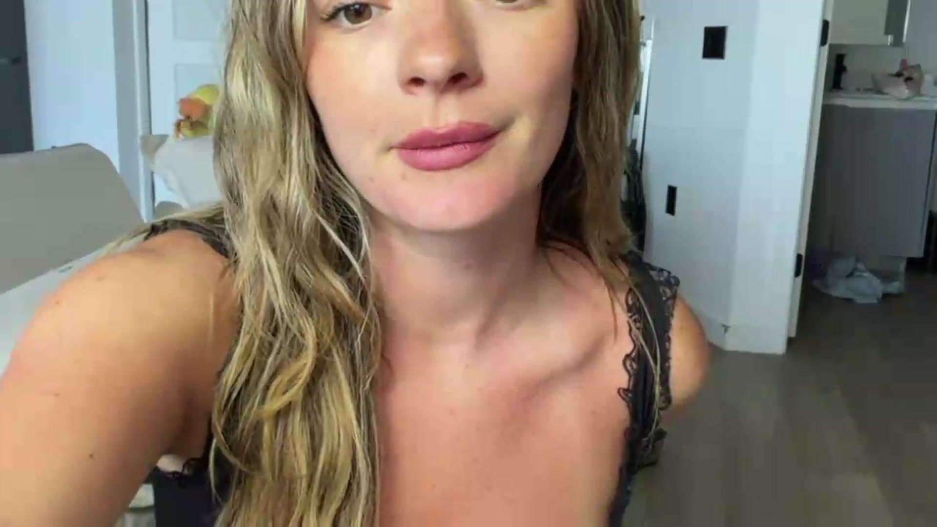 Gallery image thumbnail from itslibby's myfreecams stream on, 07/29/2026, 18:57 image 9 of 20