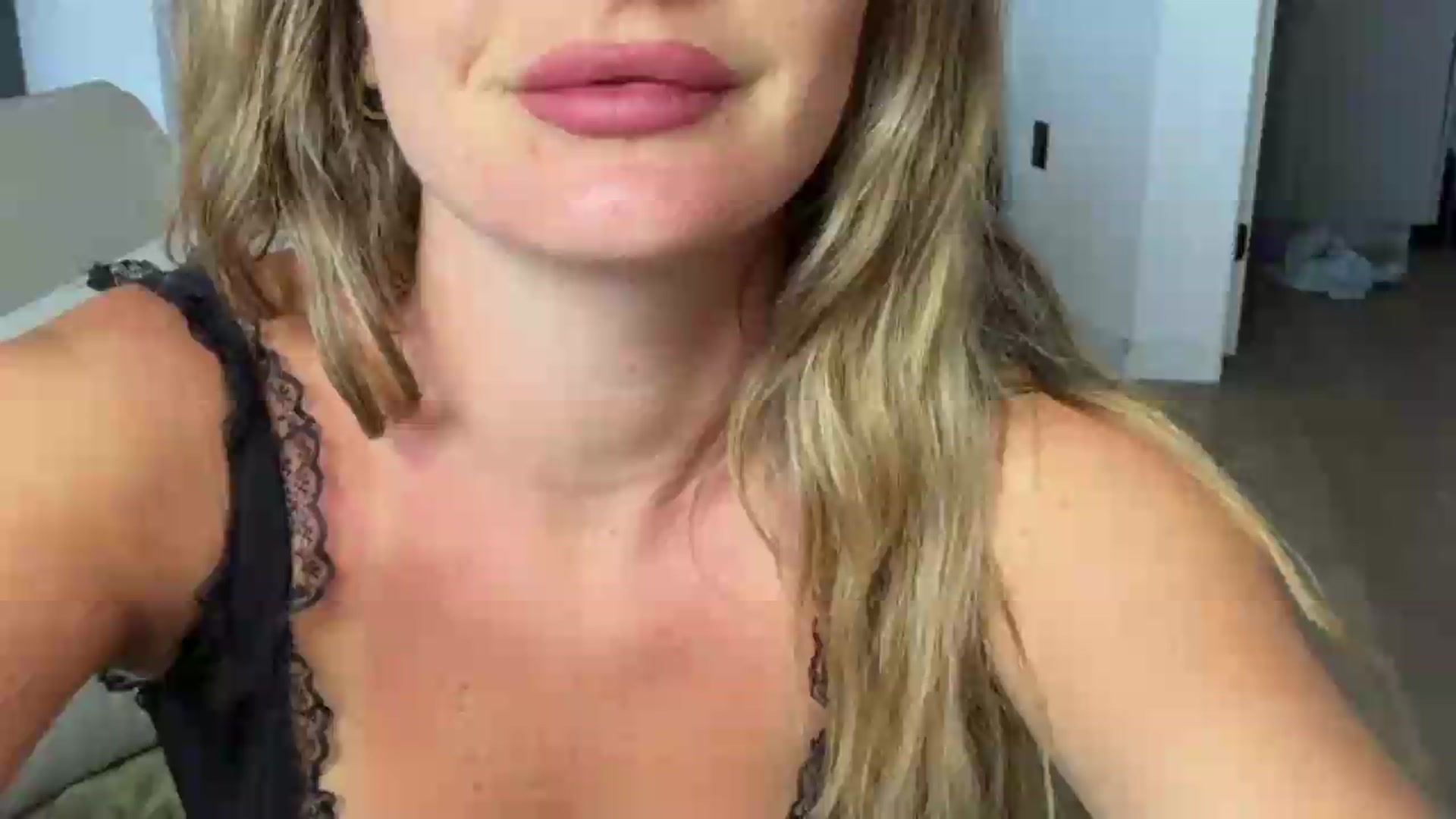 Gallery image thumbnail from itslibby's myfreecams stream on, 07/29/2026, 18:57 image 11 of 20