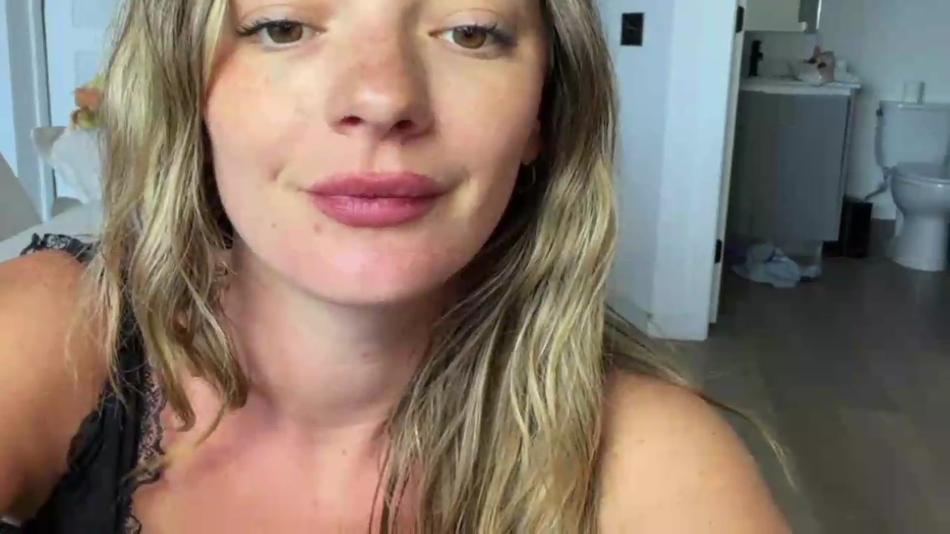 Gallery image thumbnail from itslibby's myfreecams stream on, 07/29/2026, 18:57 image 10 of 20