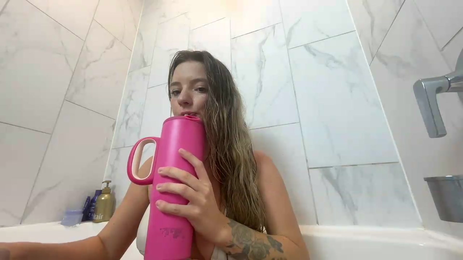 Gallery image thumbnail from itslibby's myfreecams stream on, 08/15/2026, 01:02 image 14 of 20