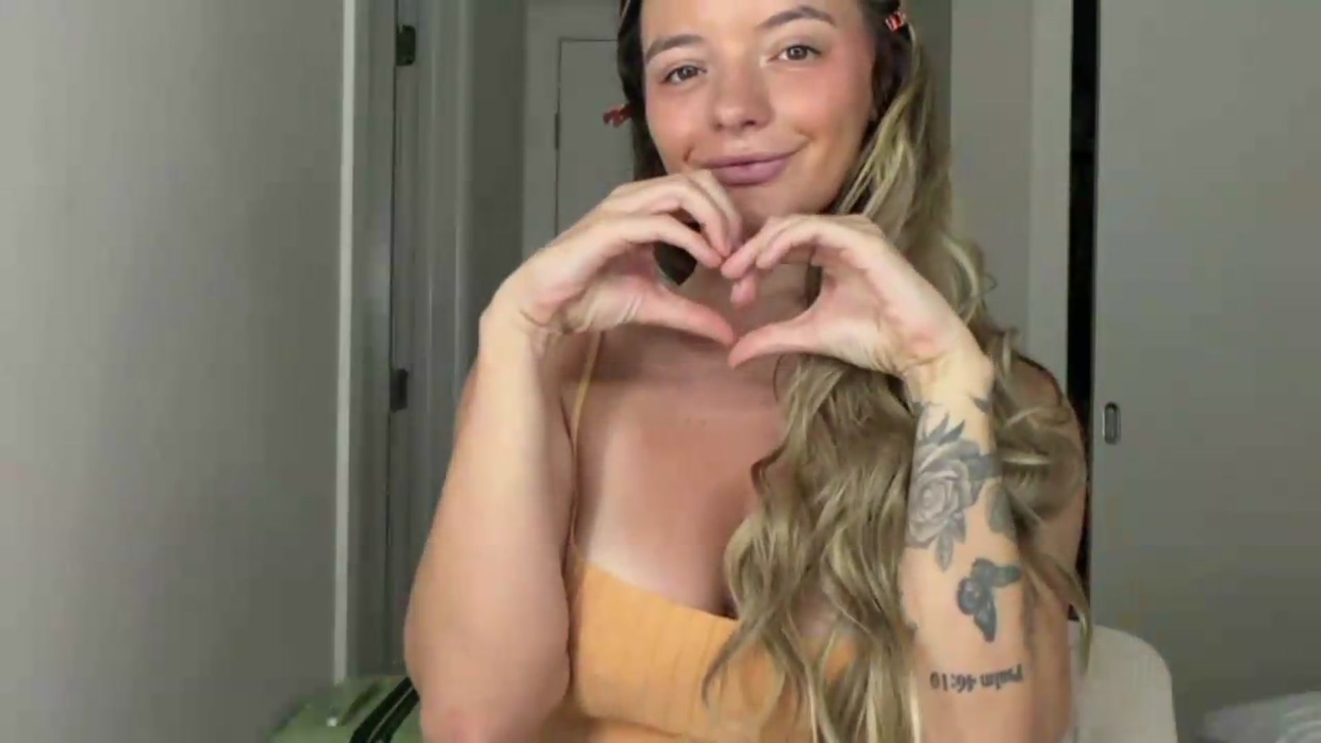 Gallery image thumbnail from itslibby's myfreecams stream on, 08/21/2026, 19:38 image 5 of 20