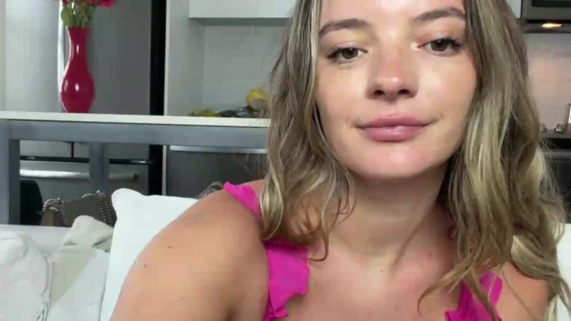 Gallery image thumbnail from itslibby's myfreecams stream on, 08/23/2026, 18:44 image 4 of 20